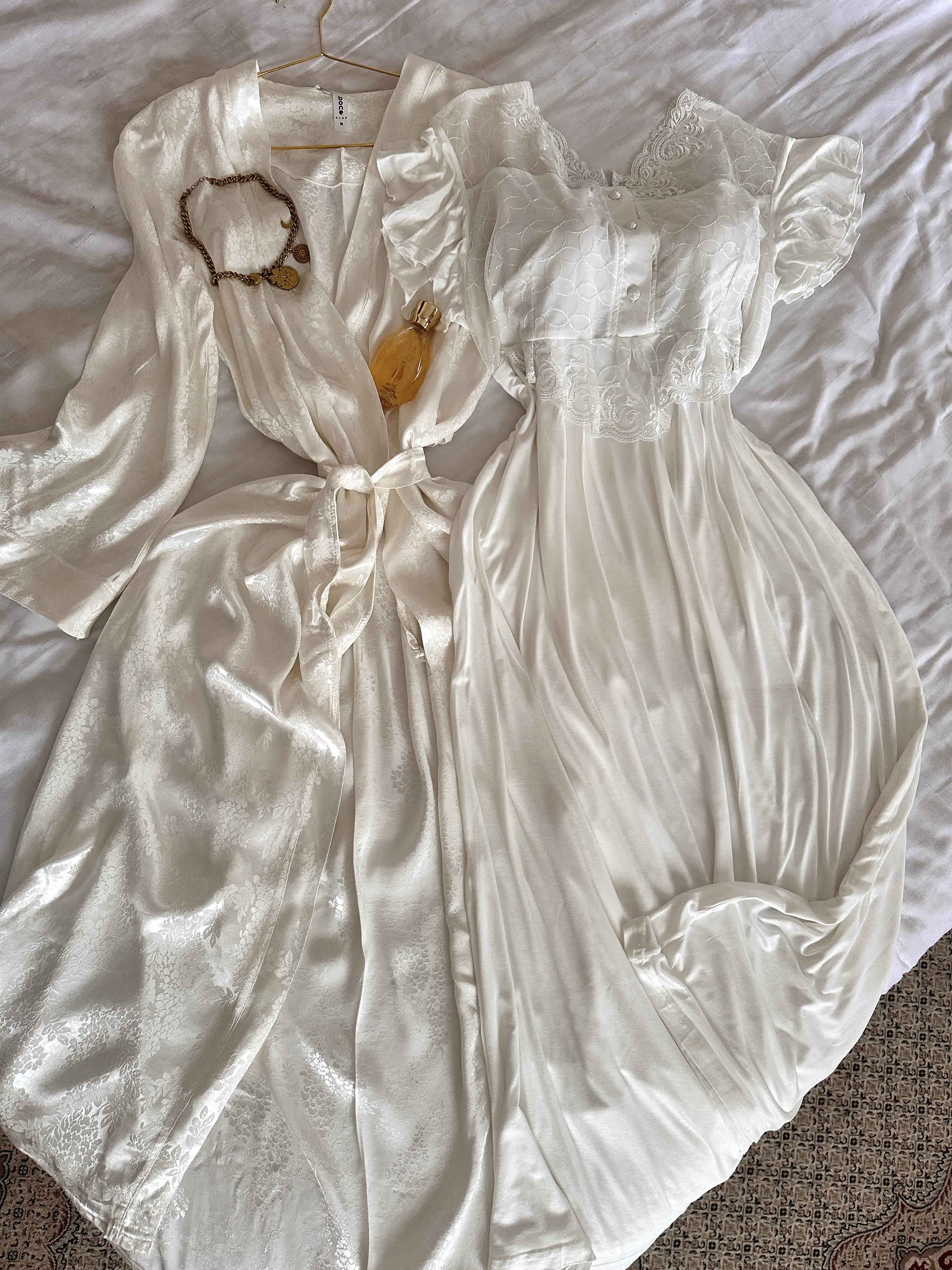 Deshabillé Bone satin 