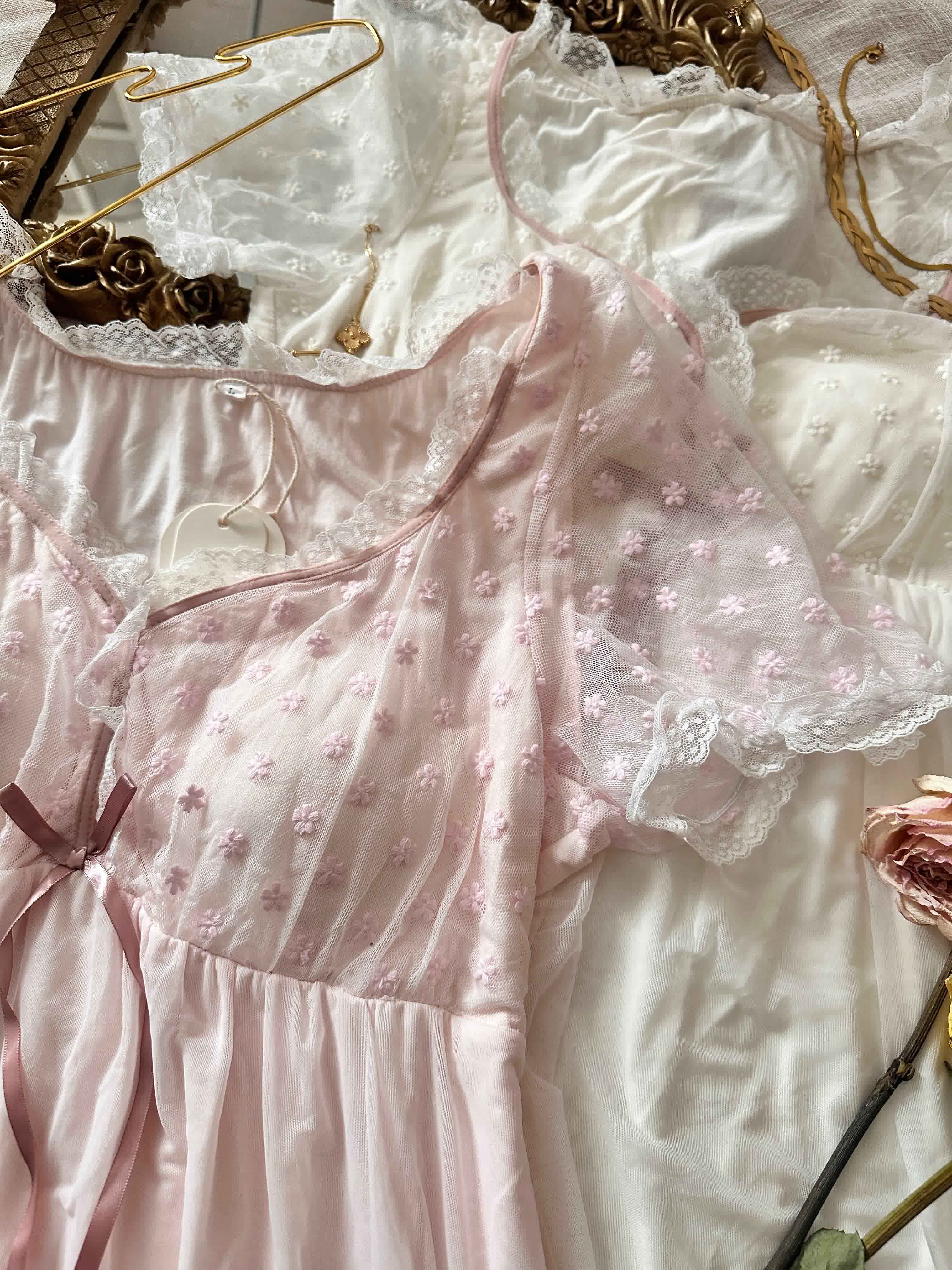 Robe vintage dentelle fleuri 