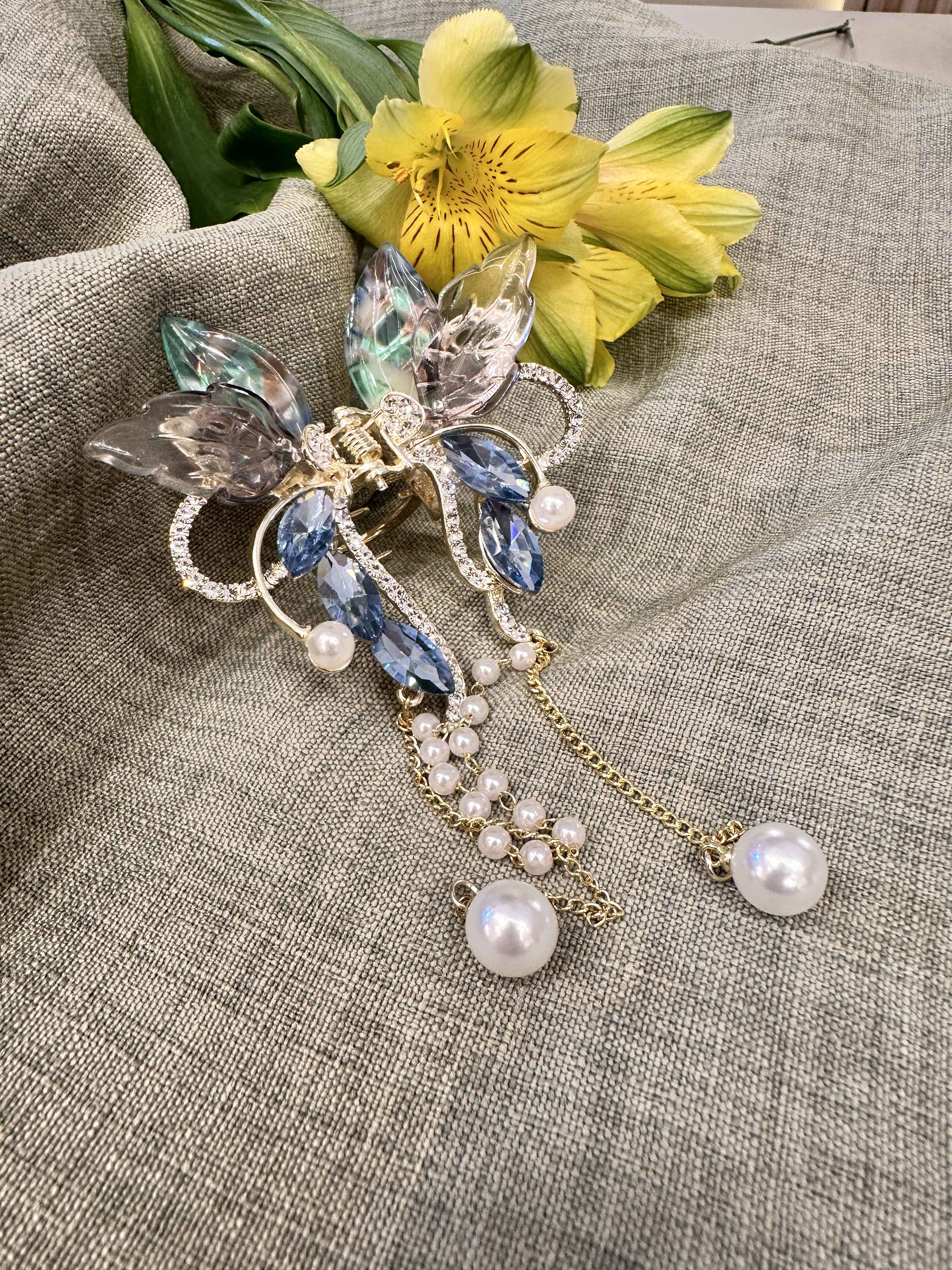 broche papillon perlé 