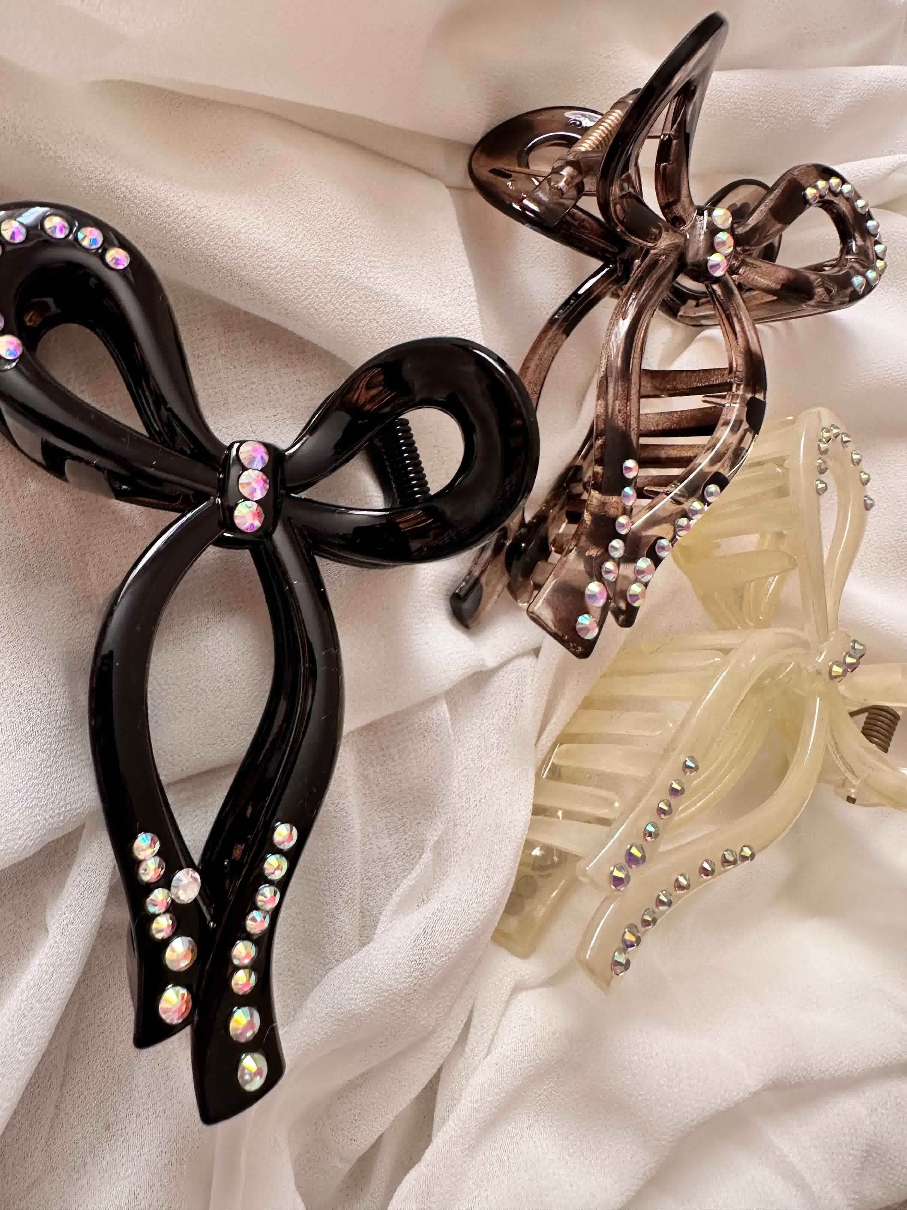 attache papillon perlé