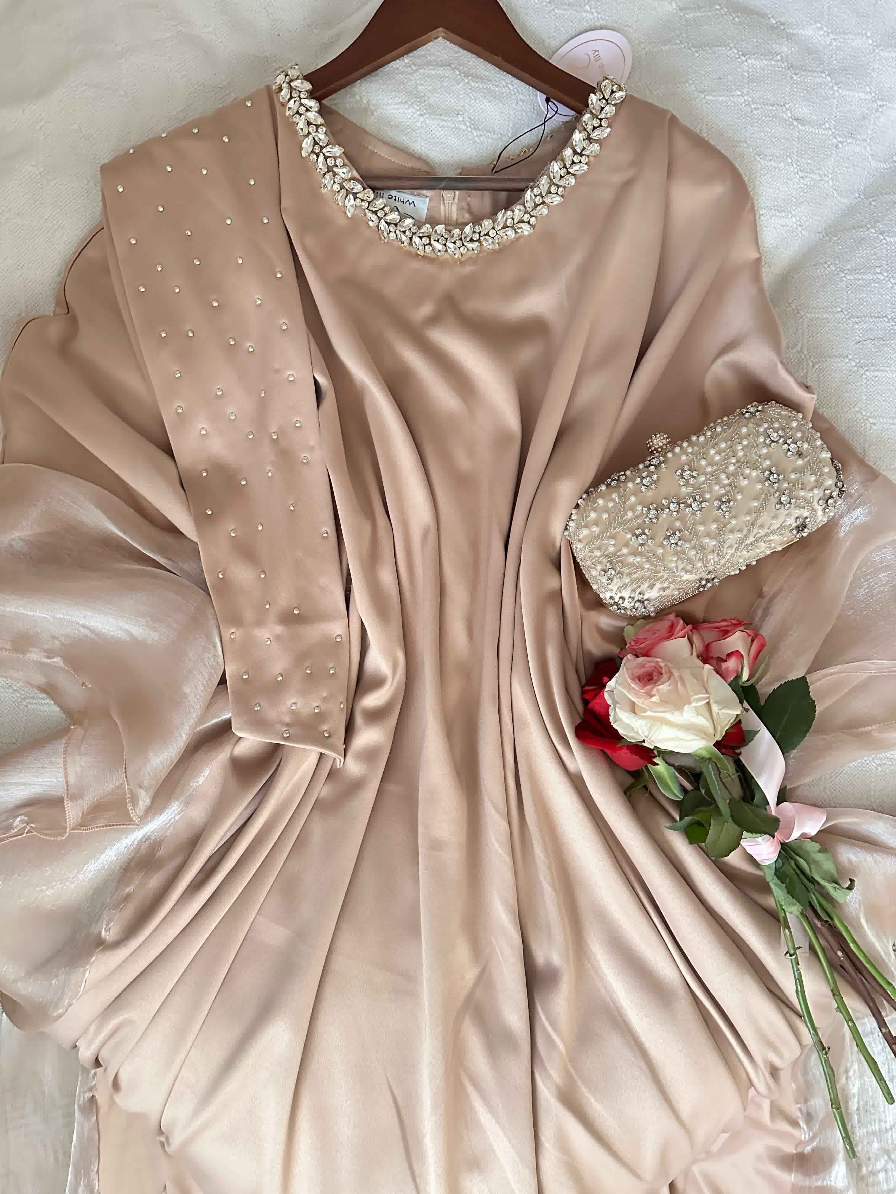 Robe White Lily chauve souris 