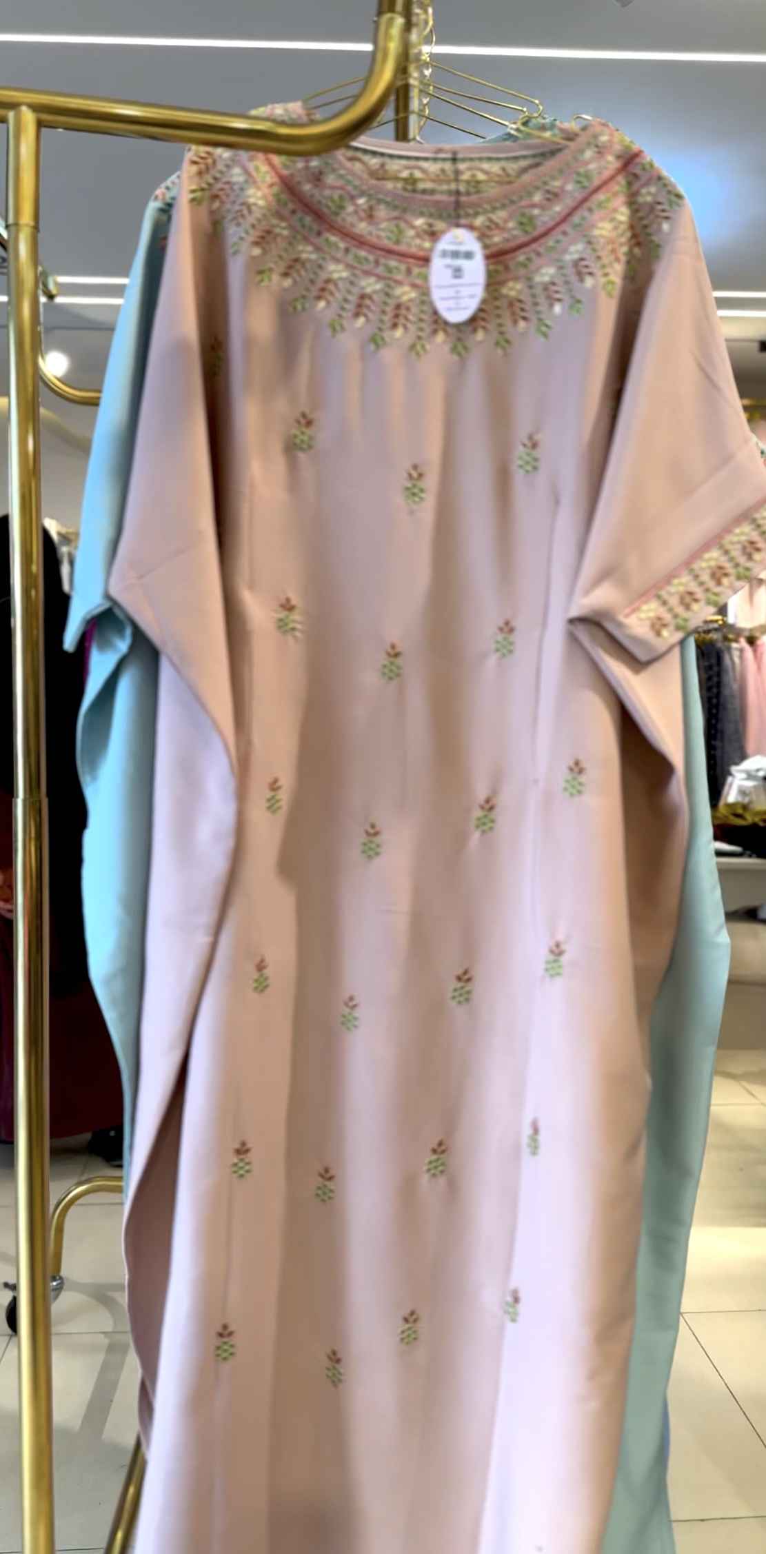 Robe col bateau broderie col et corps 