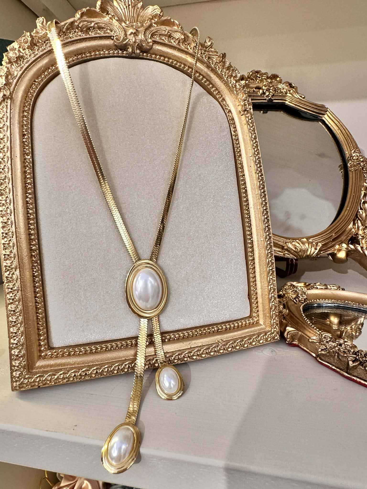 chaine perle blanche ovale