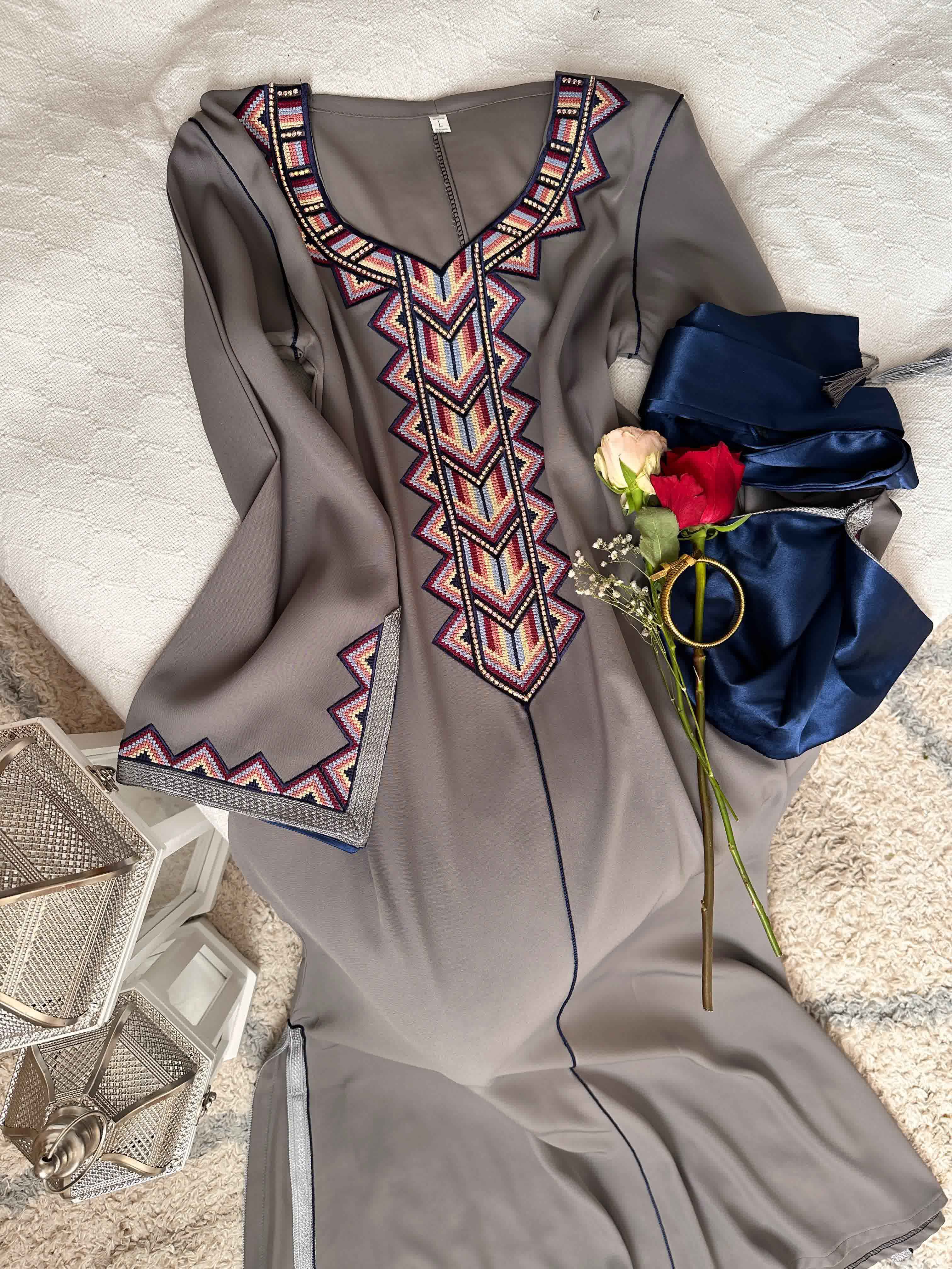 Robe broderie geometrique 