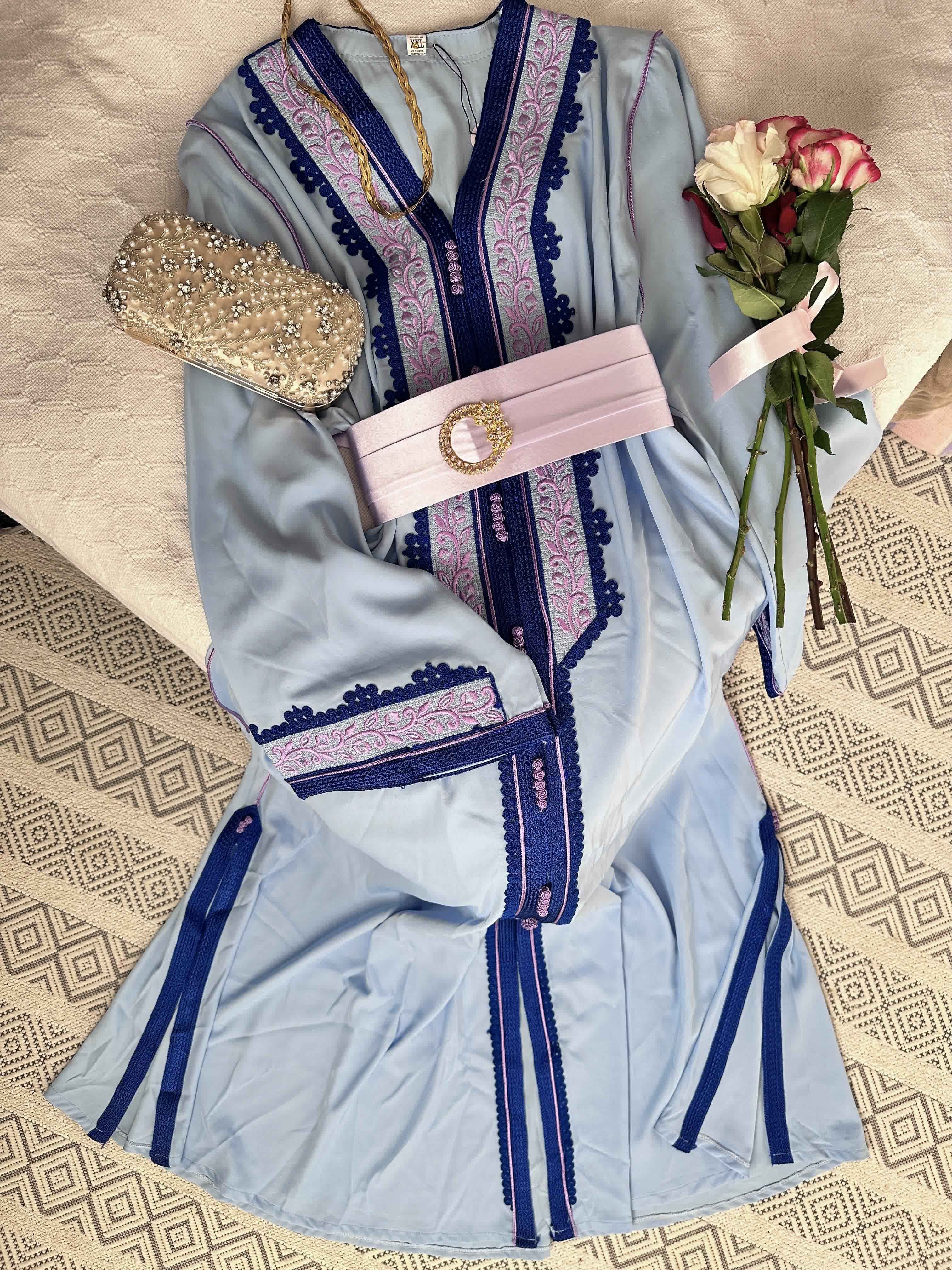 Caftan crêpe broderie et gros-fil 