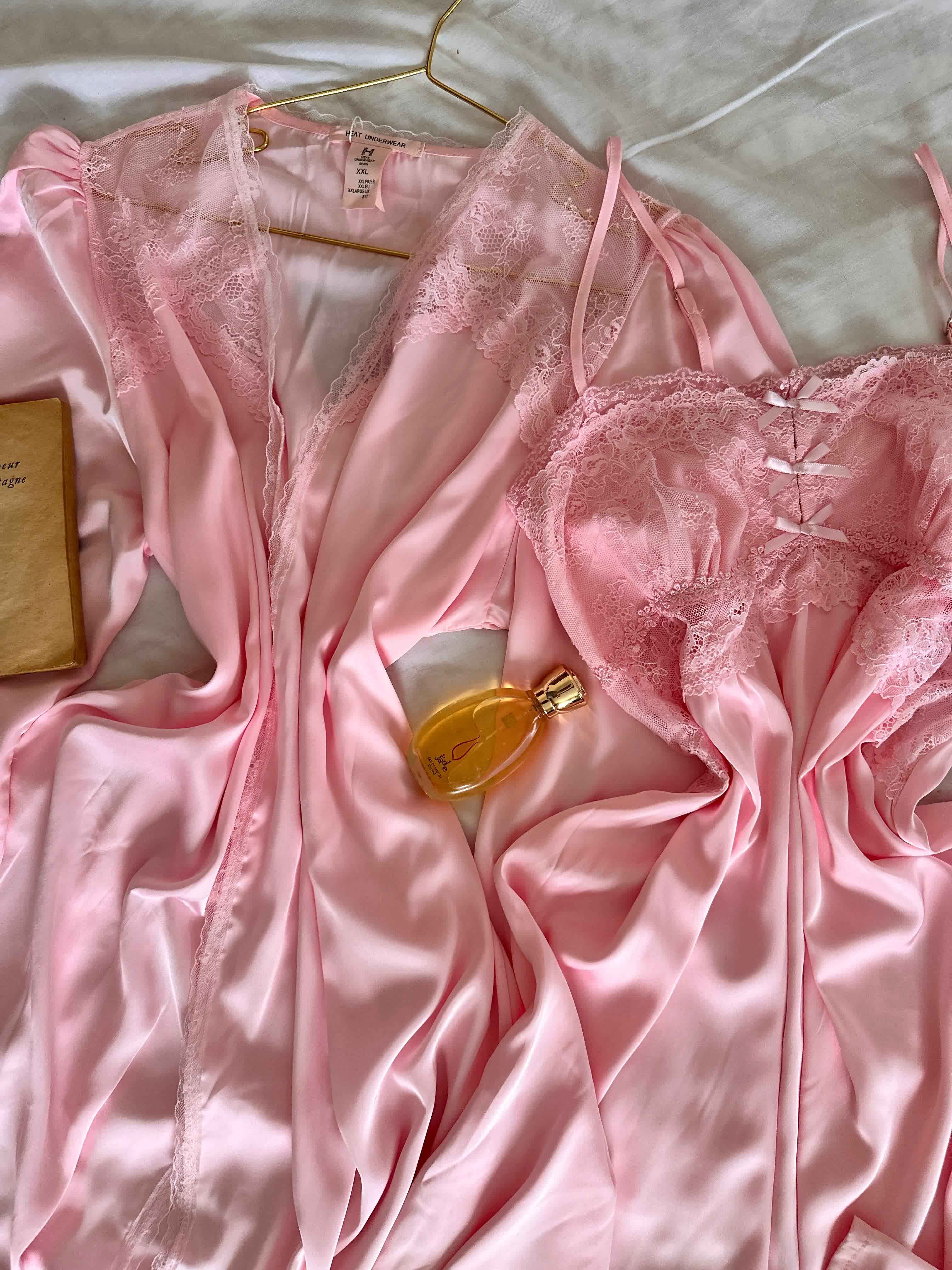 Deshabillé Poitrine dentelle vintage 