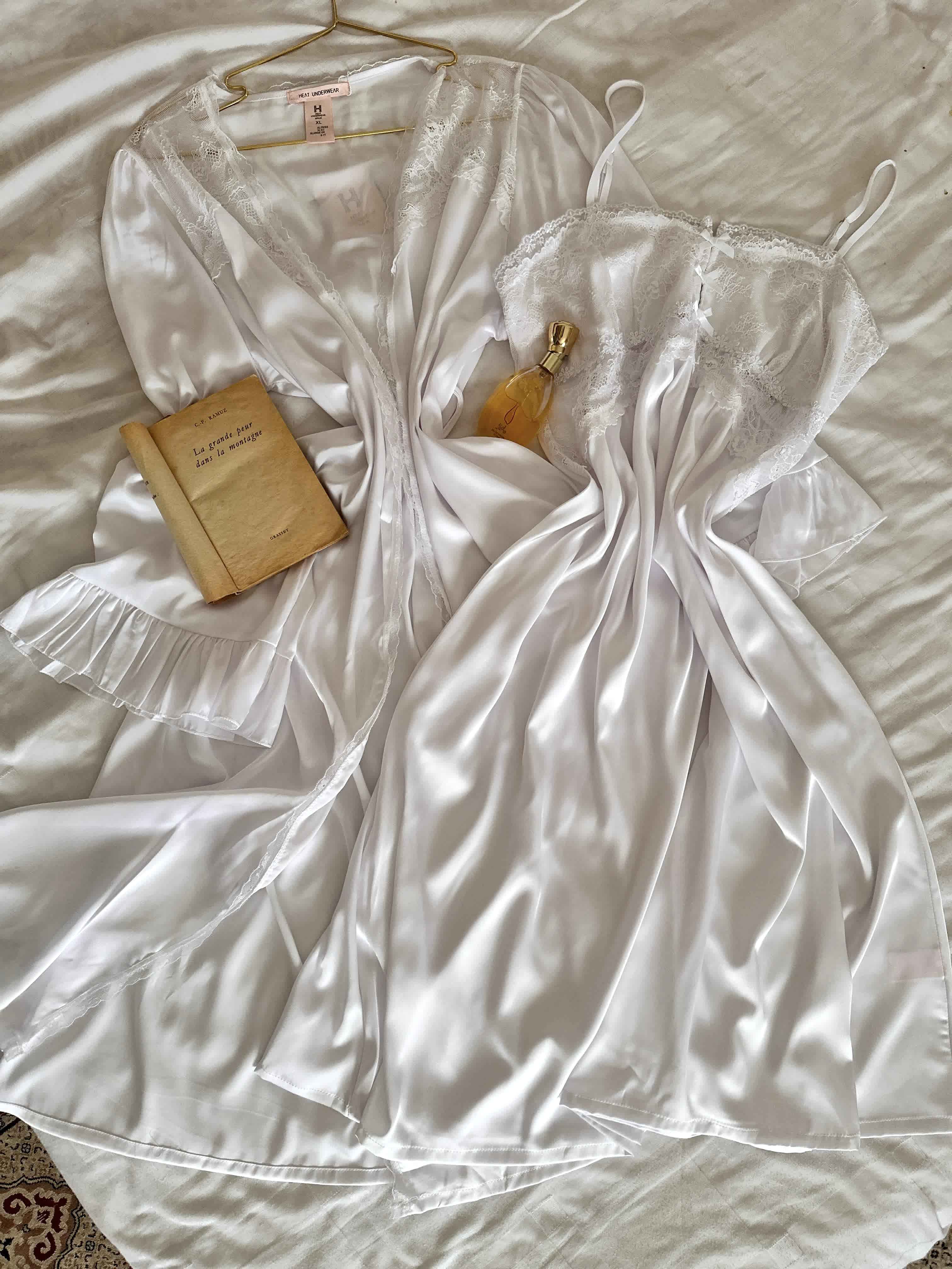 Deshabillé Poitrine dentelle vintage 