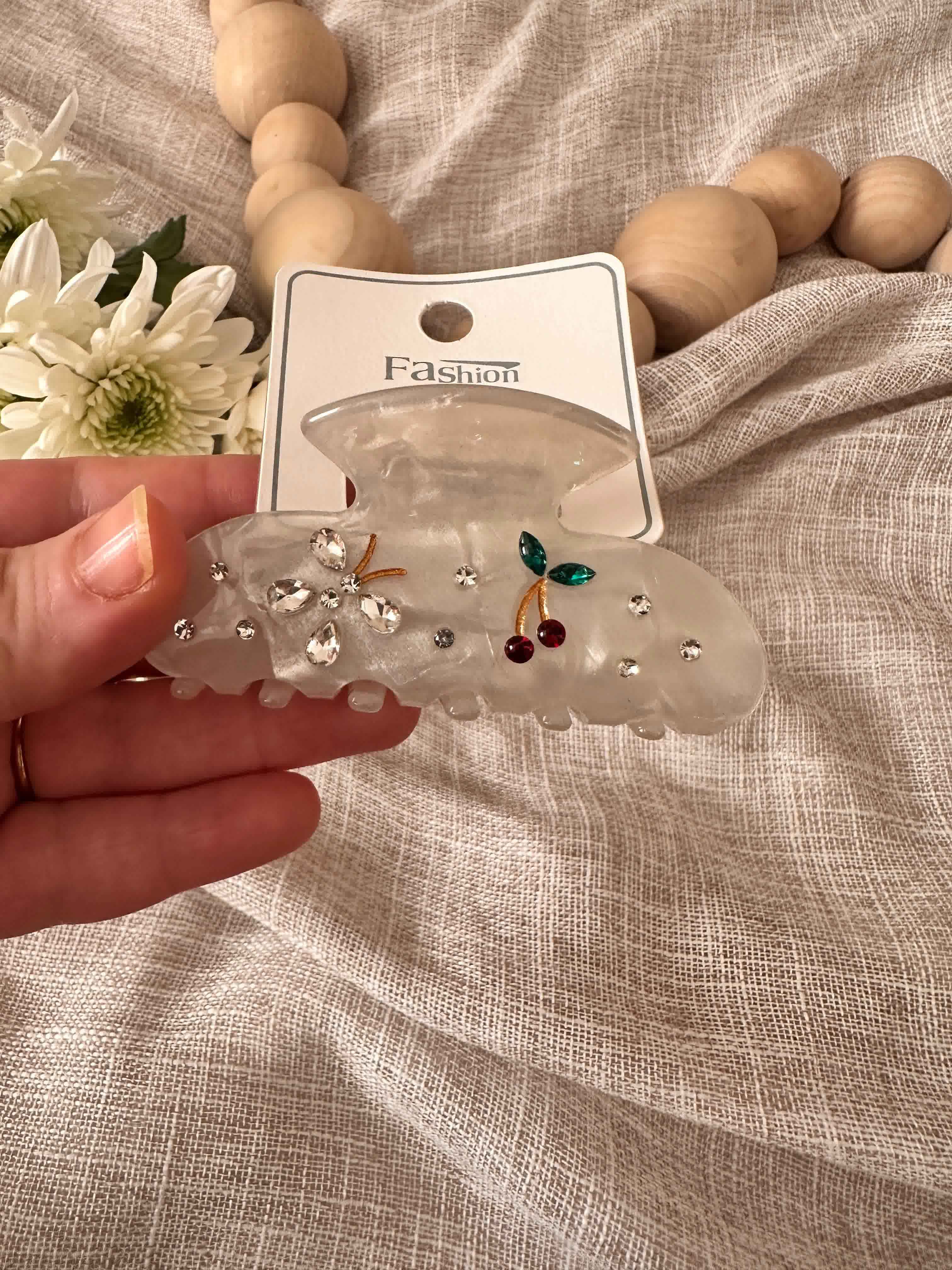 attache cerise perlé