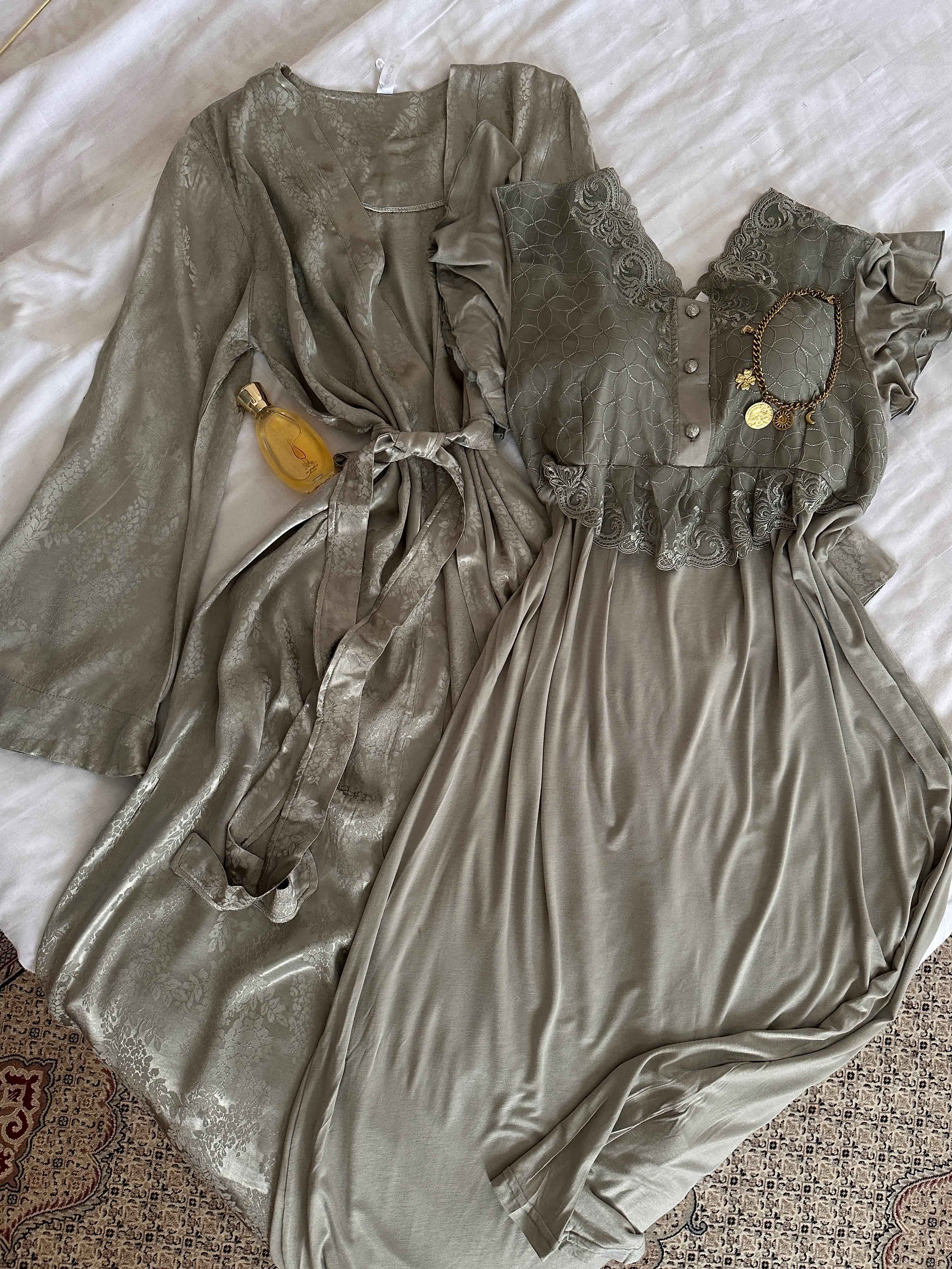 Deshabillé Bone satin