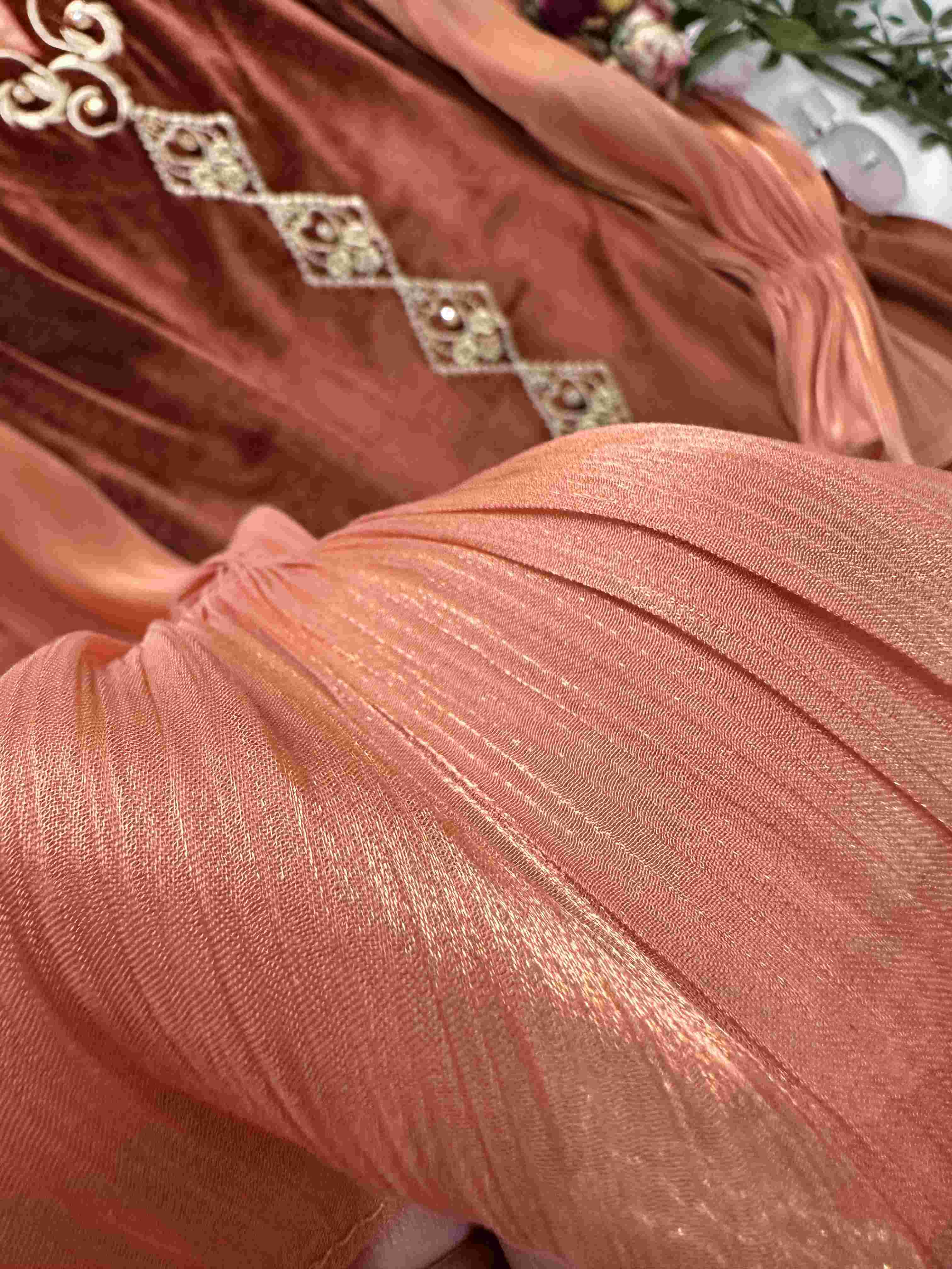 Robe White lily velour broderie doré 