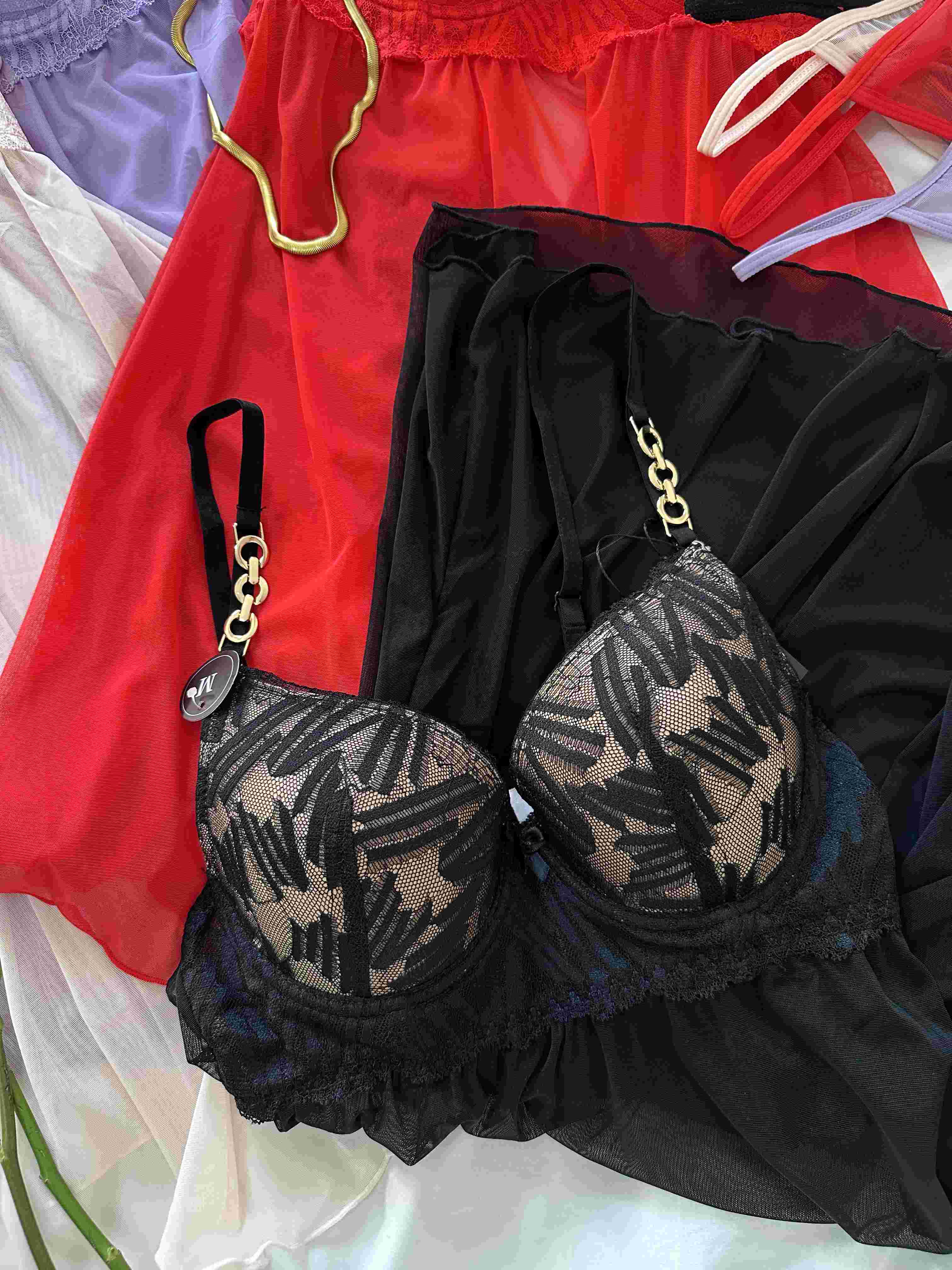 nuisette H chaine dore 