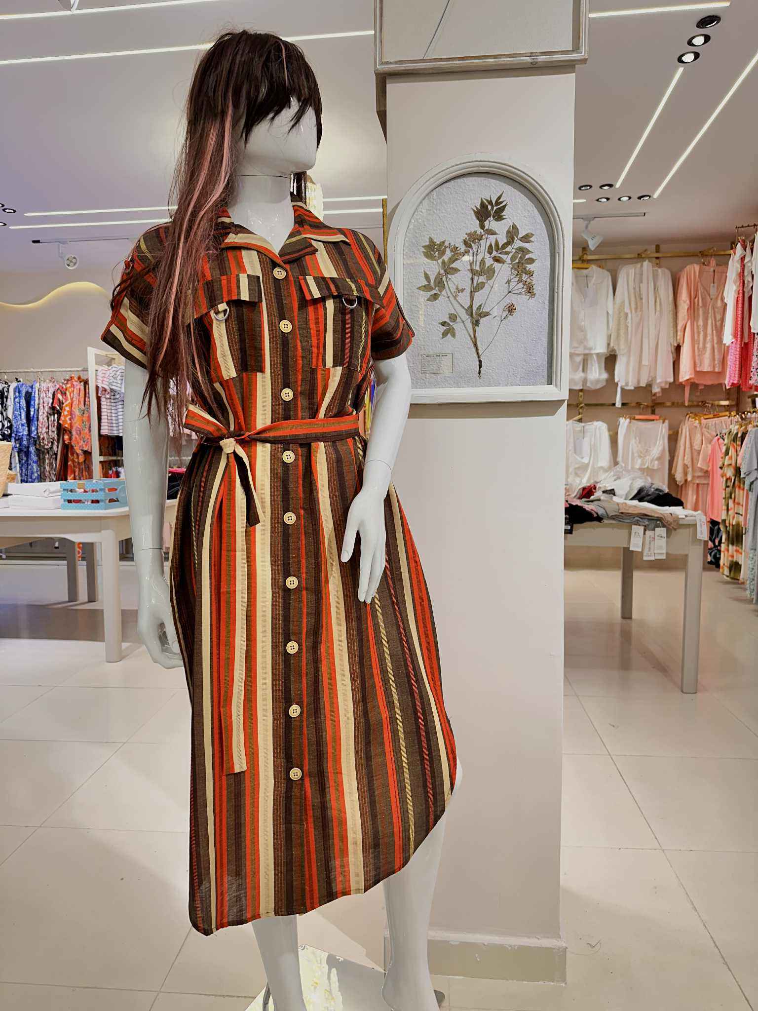 robe boutonnée maron rayonnée