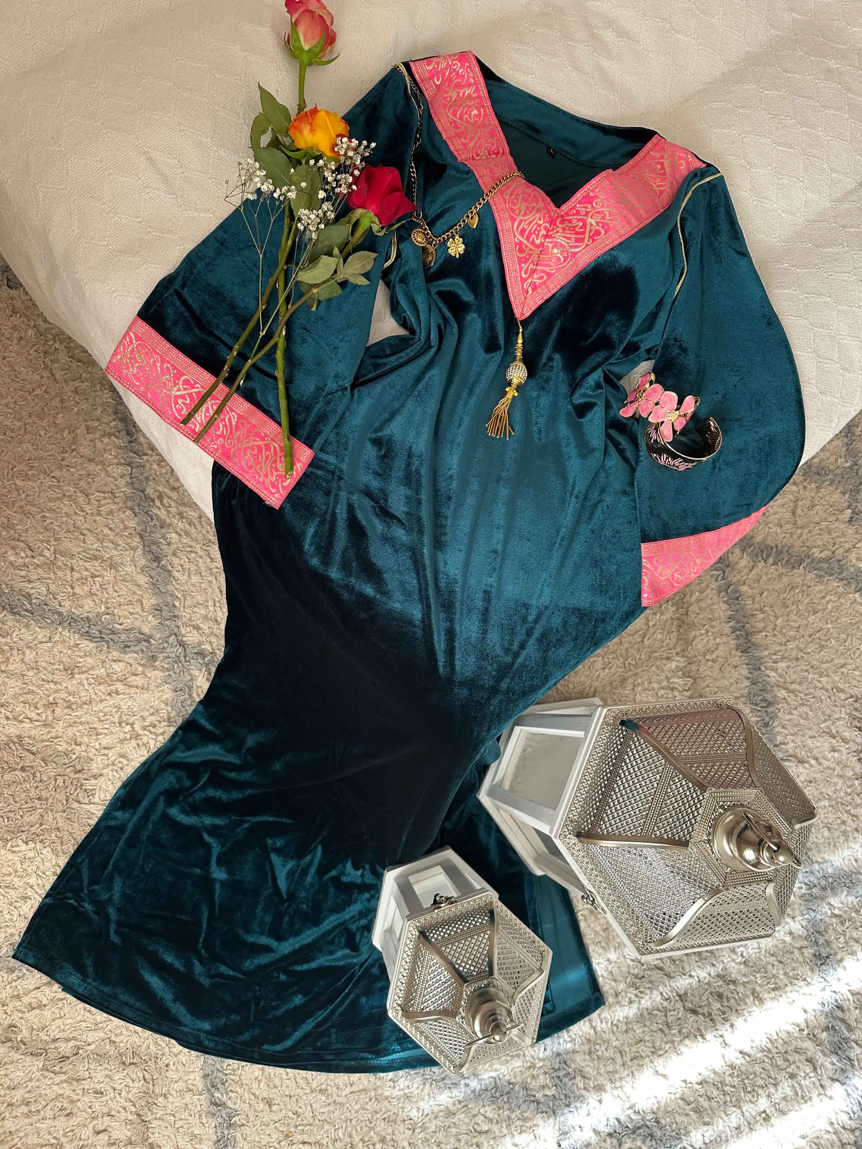 Robe velour calligraphie