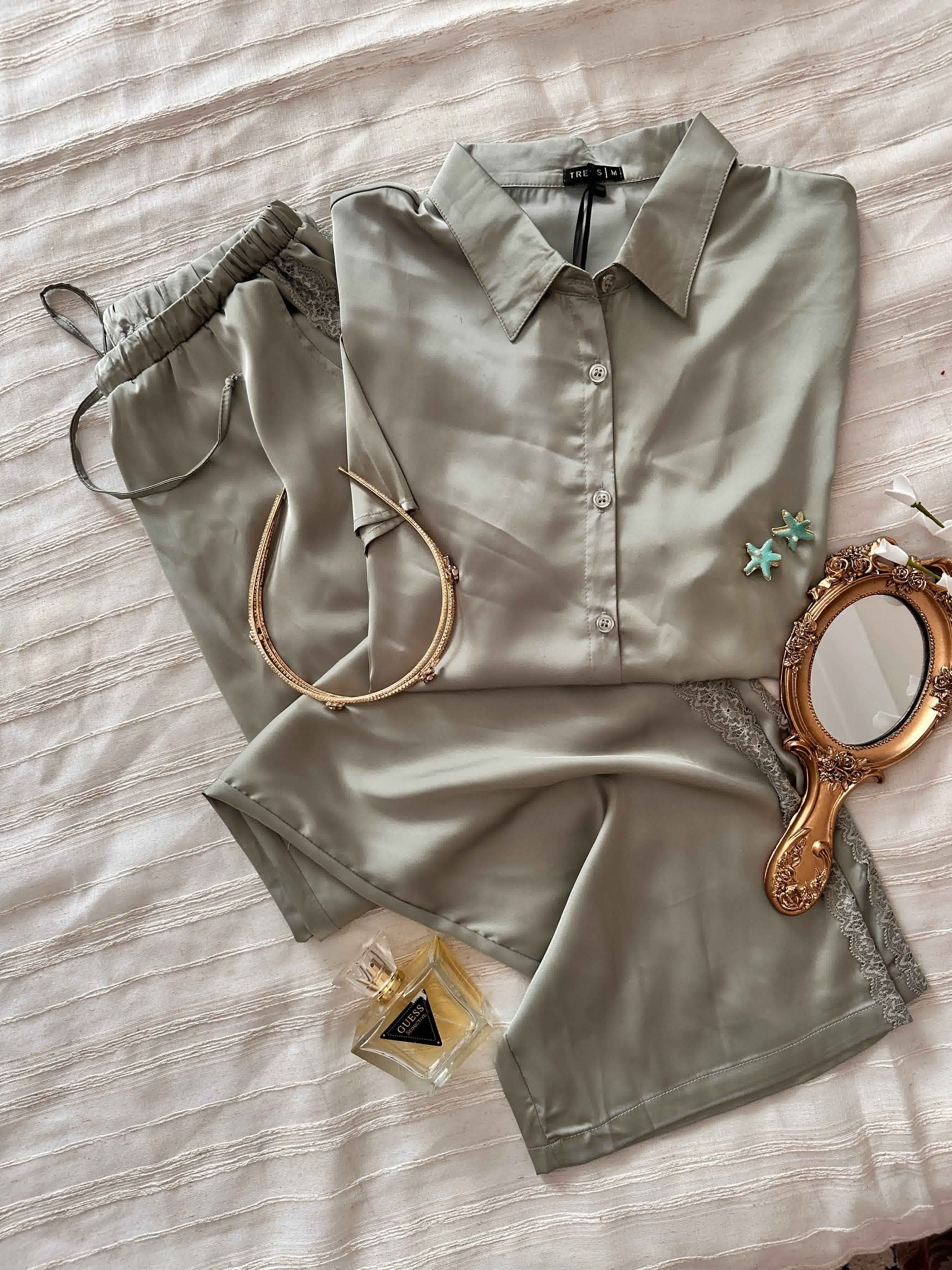 Pyjama soyeuse uni dentelle 