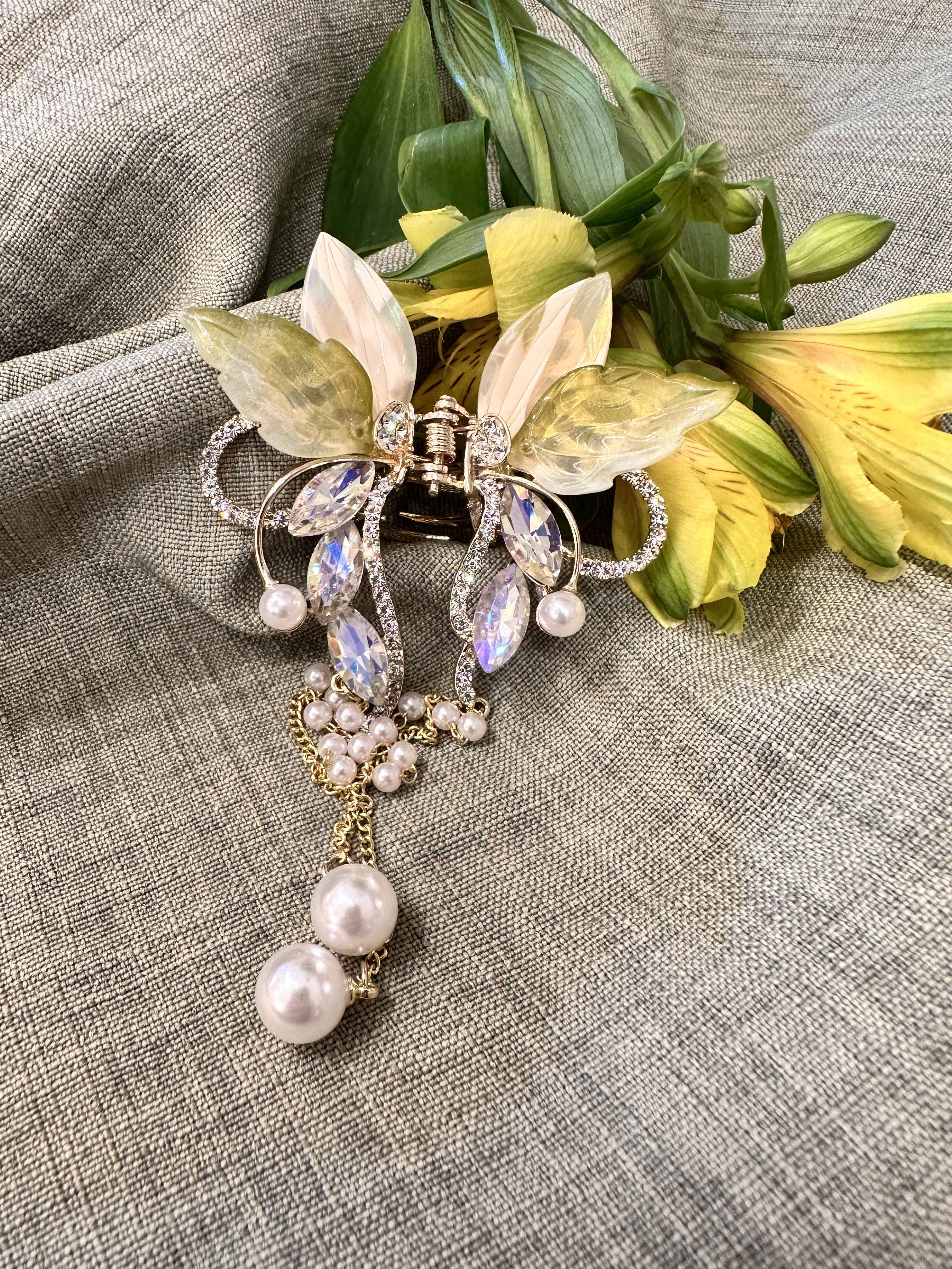 broche papillon perlé 