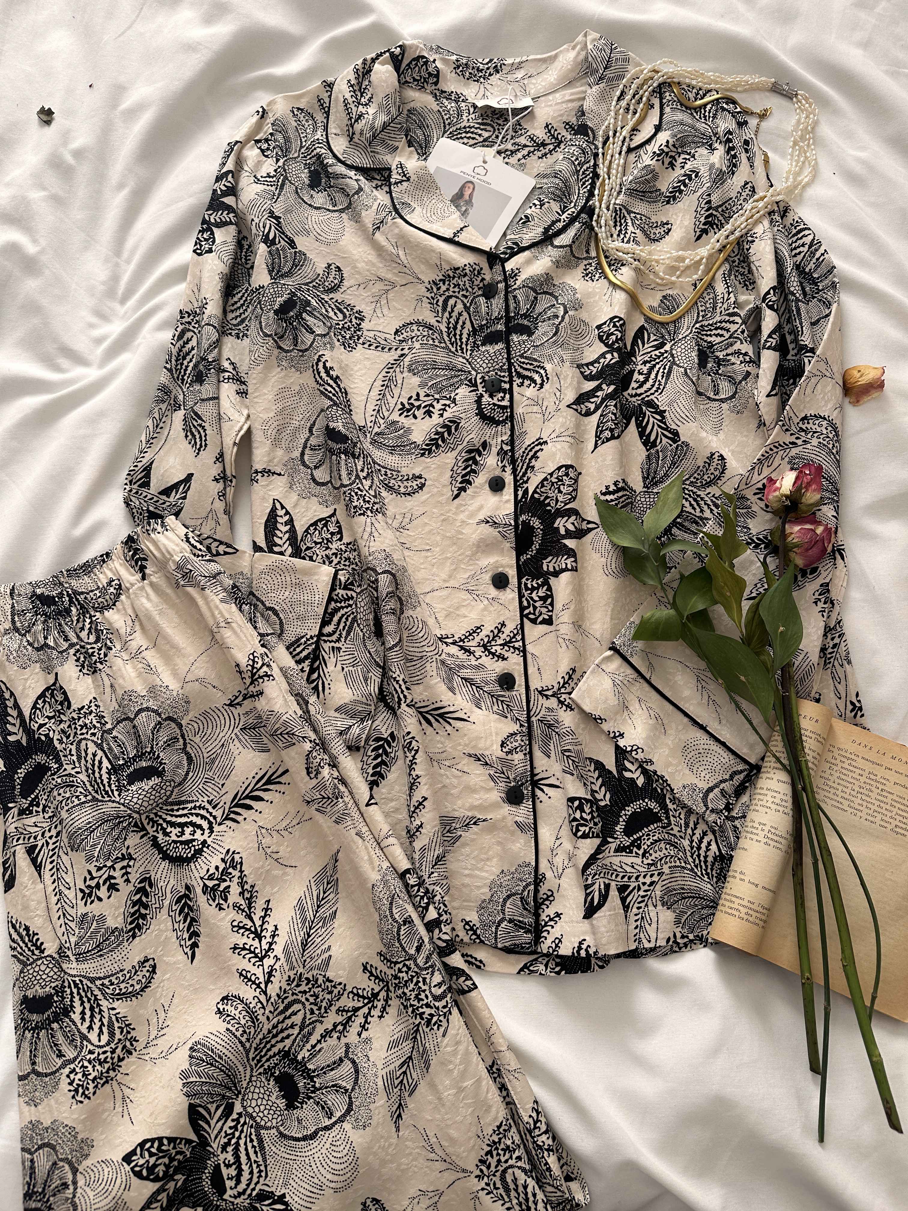 Pyjama Penymood beige fleuri noire 