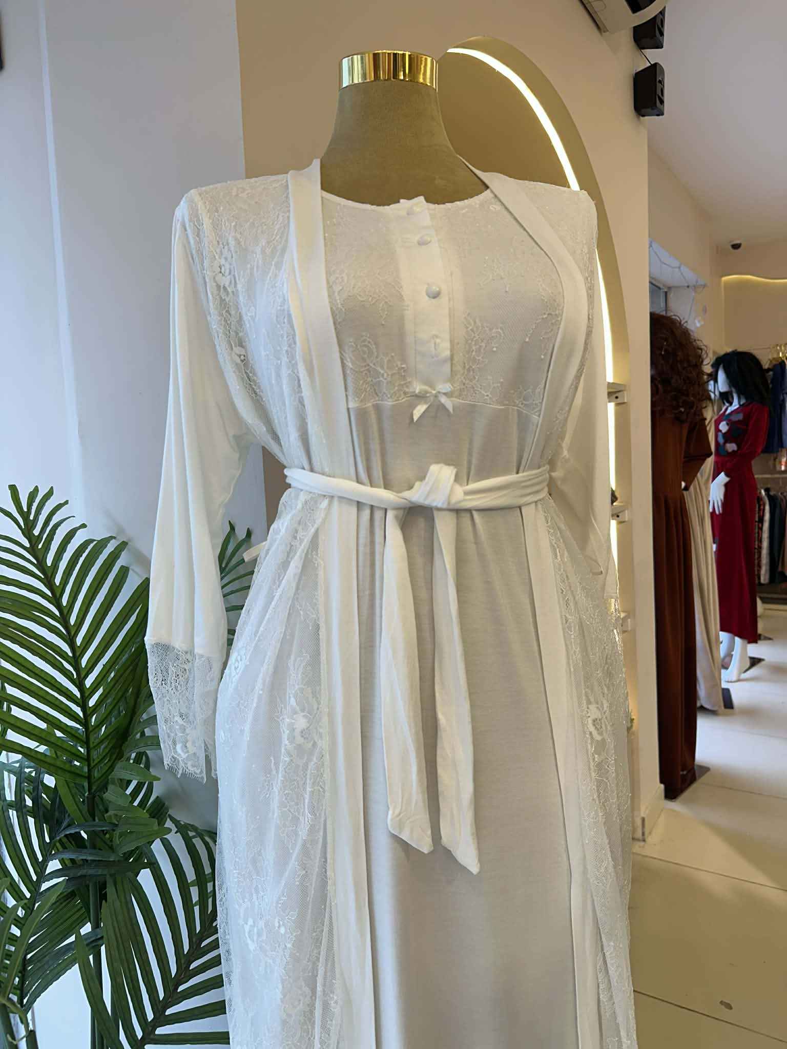 deshabillé enceinte blanche 05 