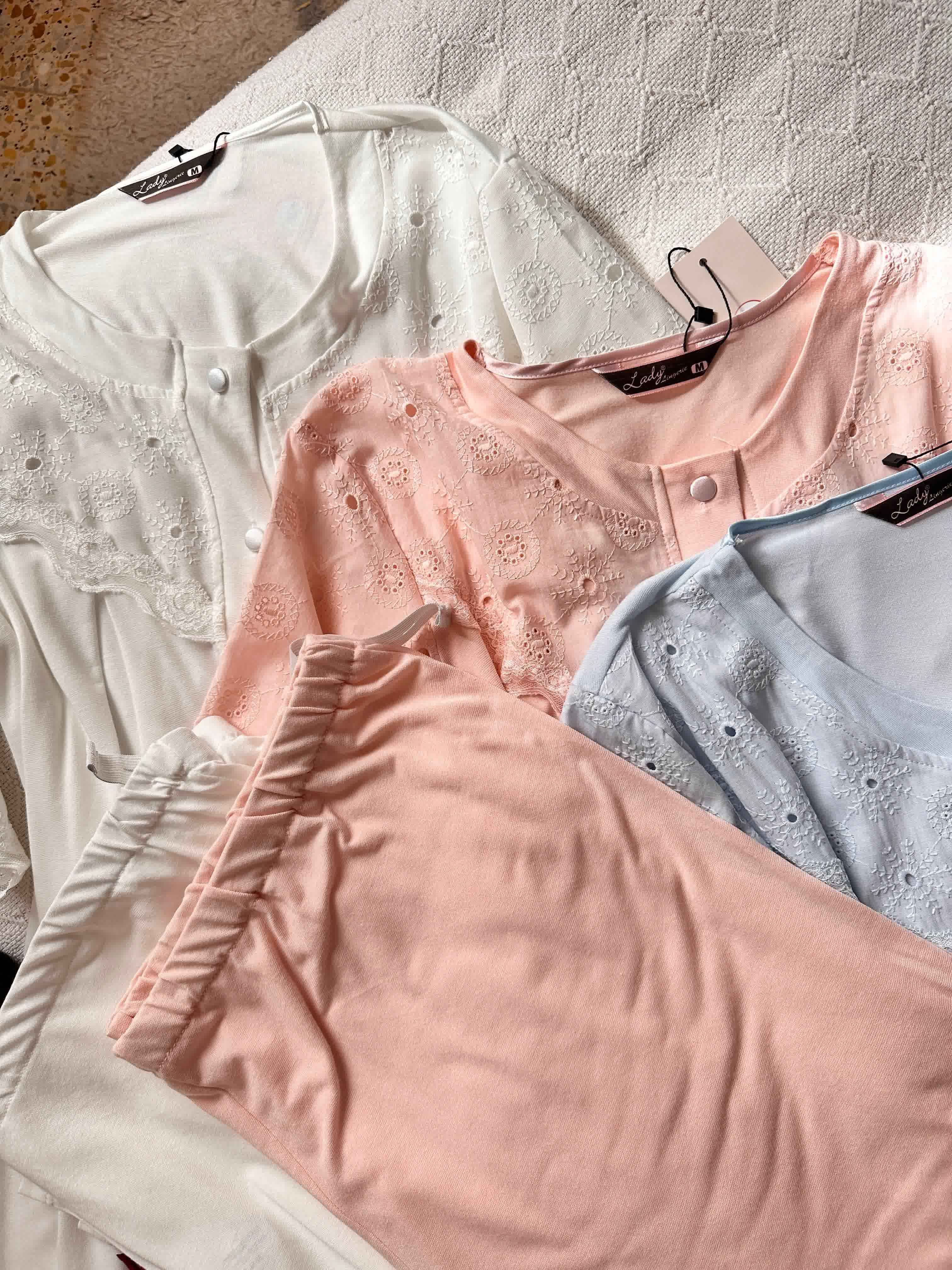 Pyjama de grossesse Lady demi-manche broderie dentelle