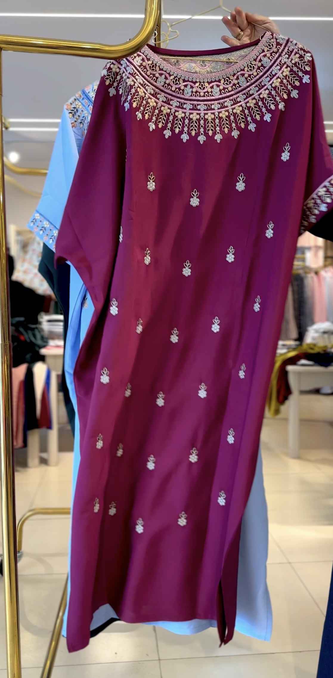 Robe col bateau broderie col et corps 