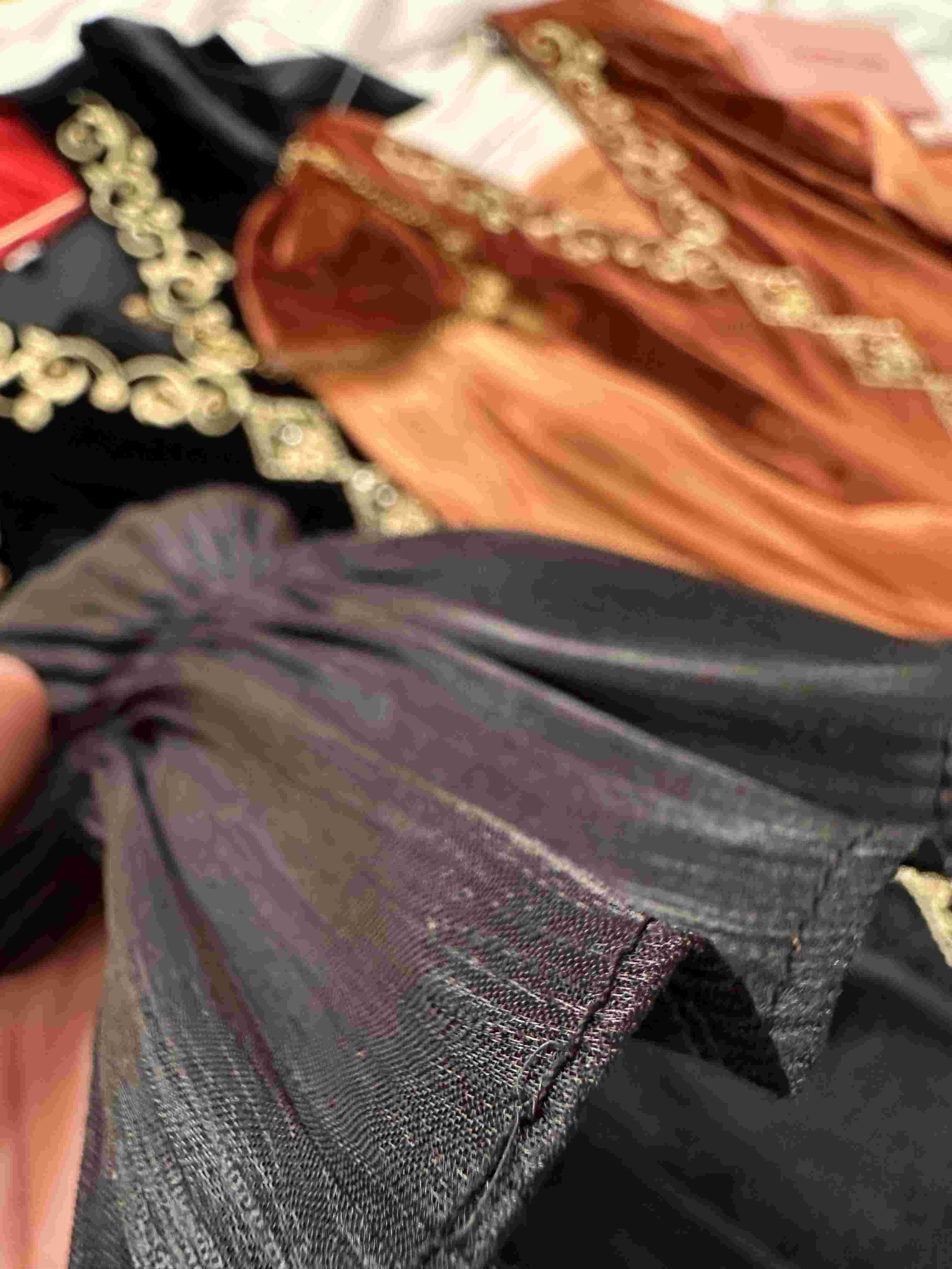 Robe White lily velour broderie doré 