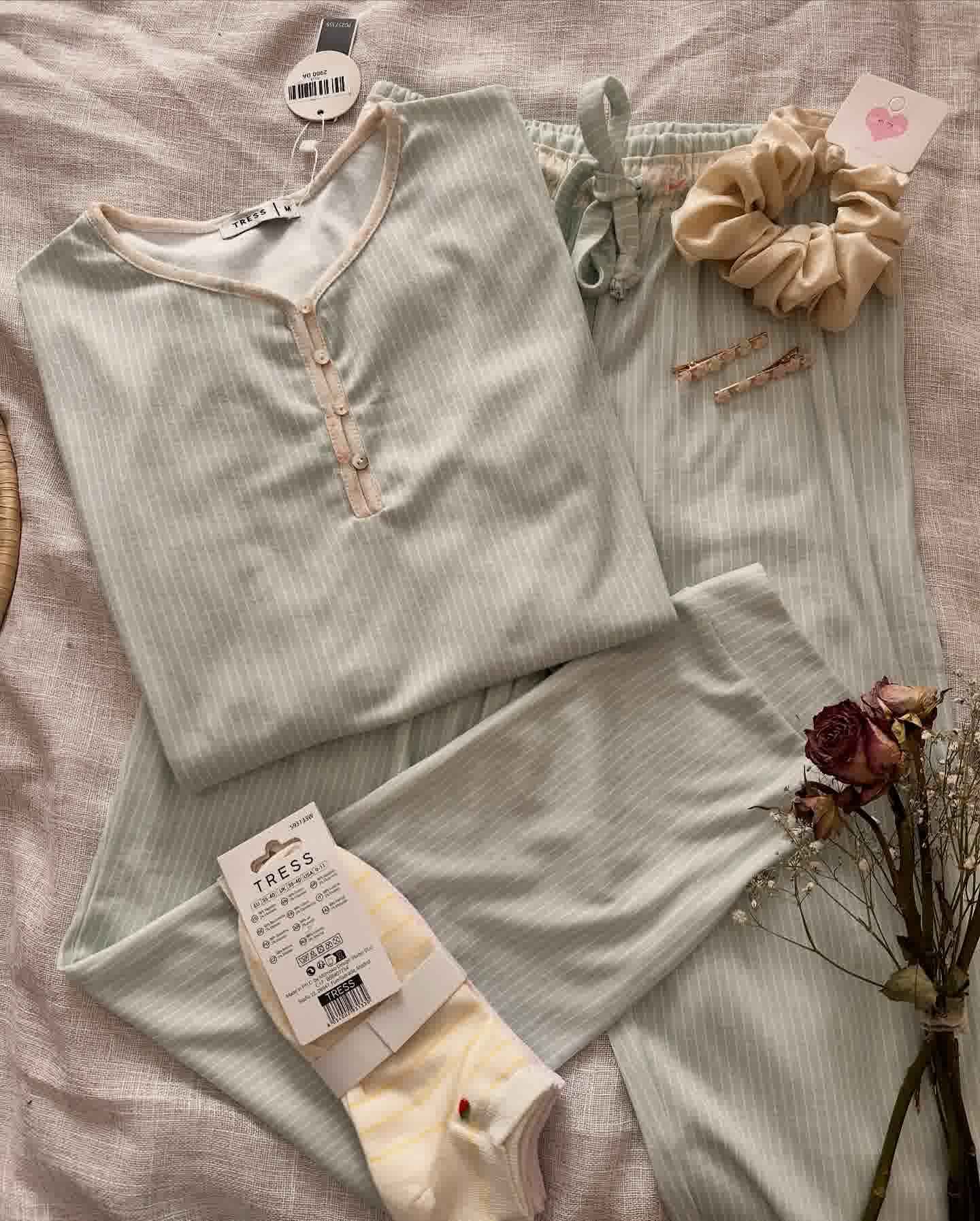 Pyjama vert/ jaune 4 boutons 