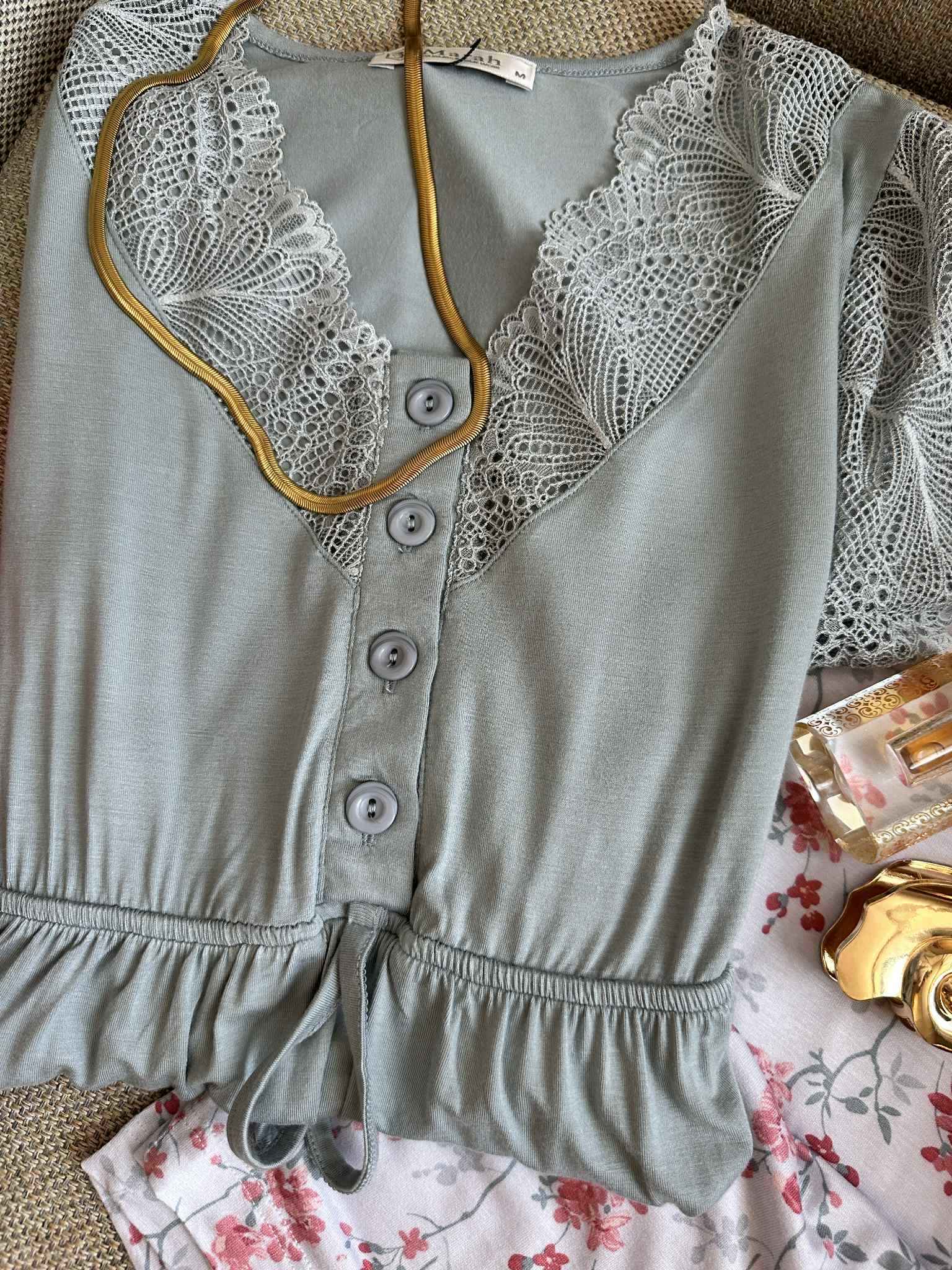 Pyjama grise avec dentelle pantalon rose 