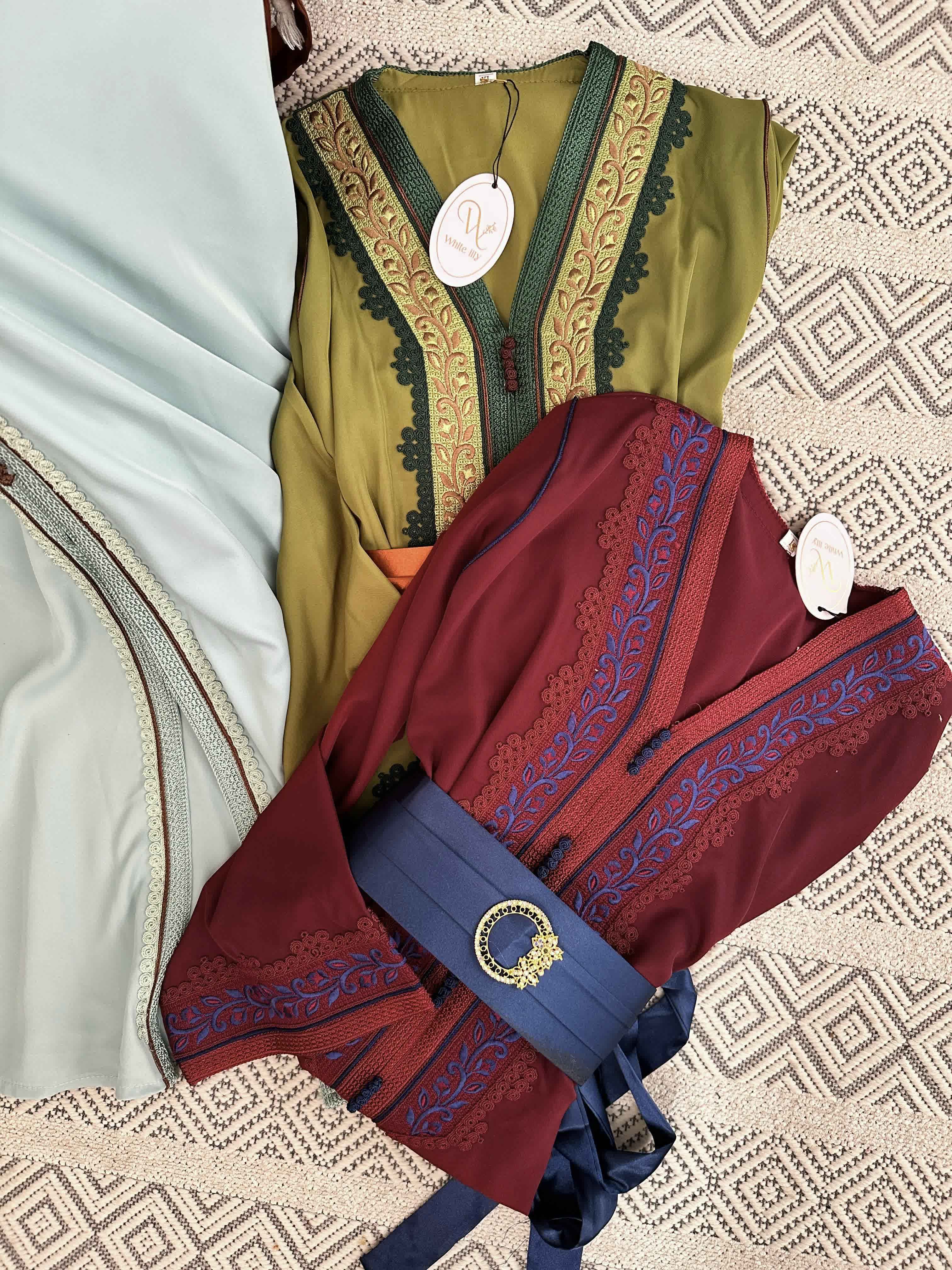 Caftan crêpe broderie et gros-fil 