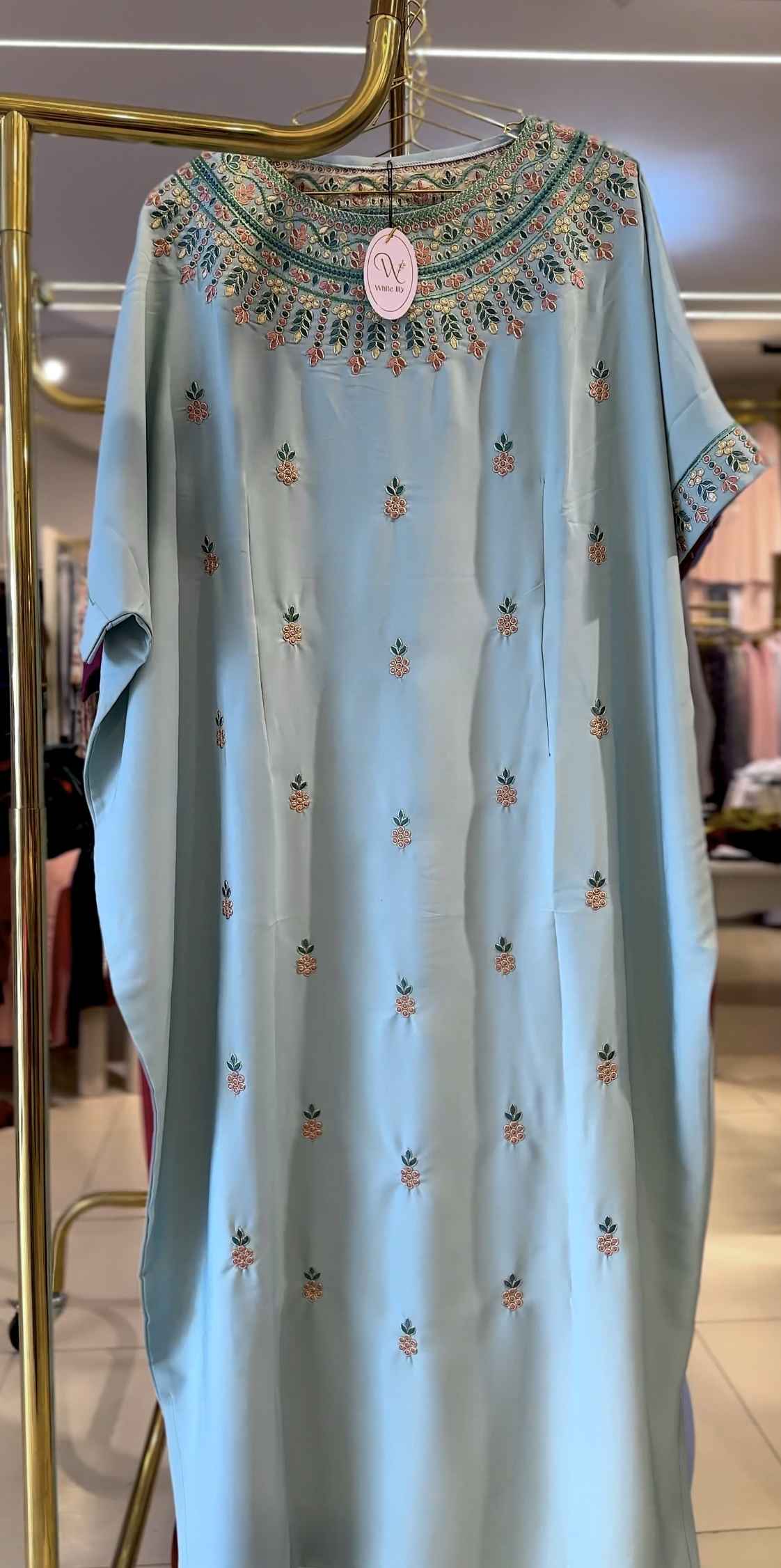 Robe col bateau broderie col et corps 