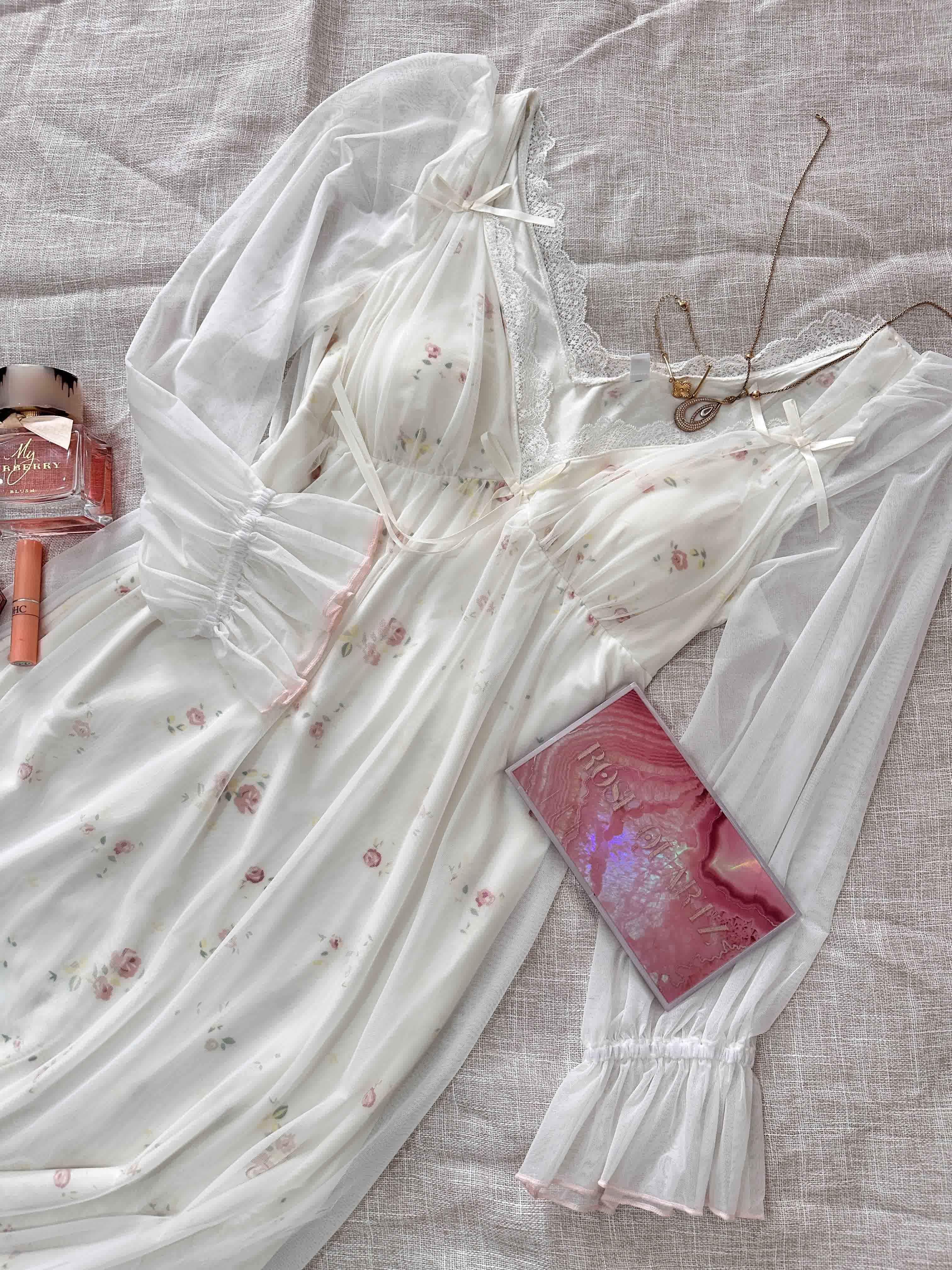 Robe vintage manche transparente 