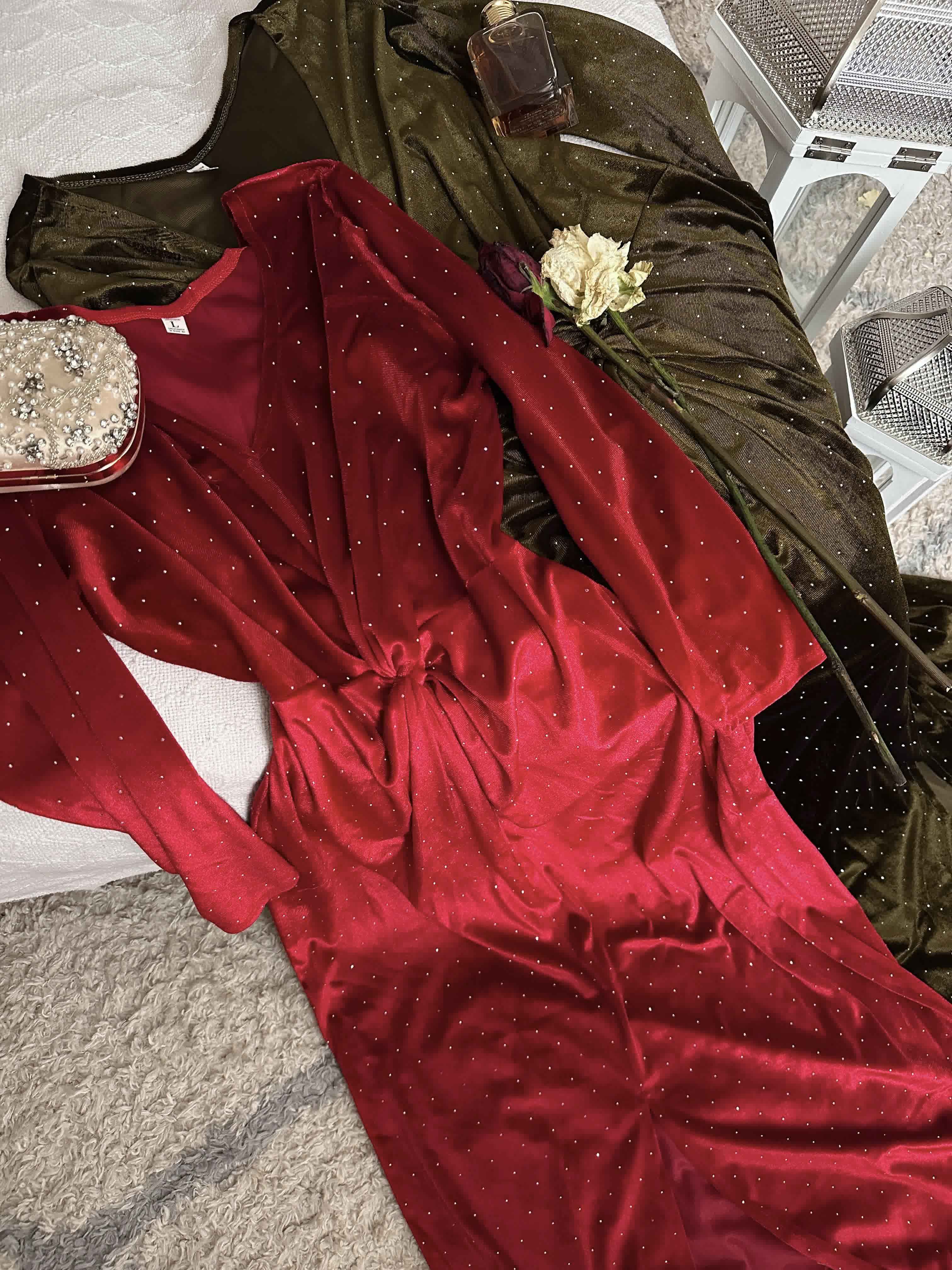 Robe velour brillante 