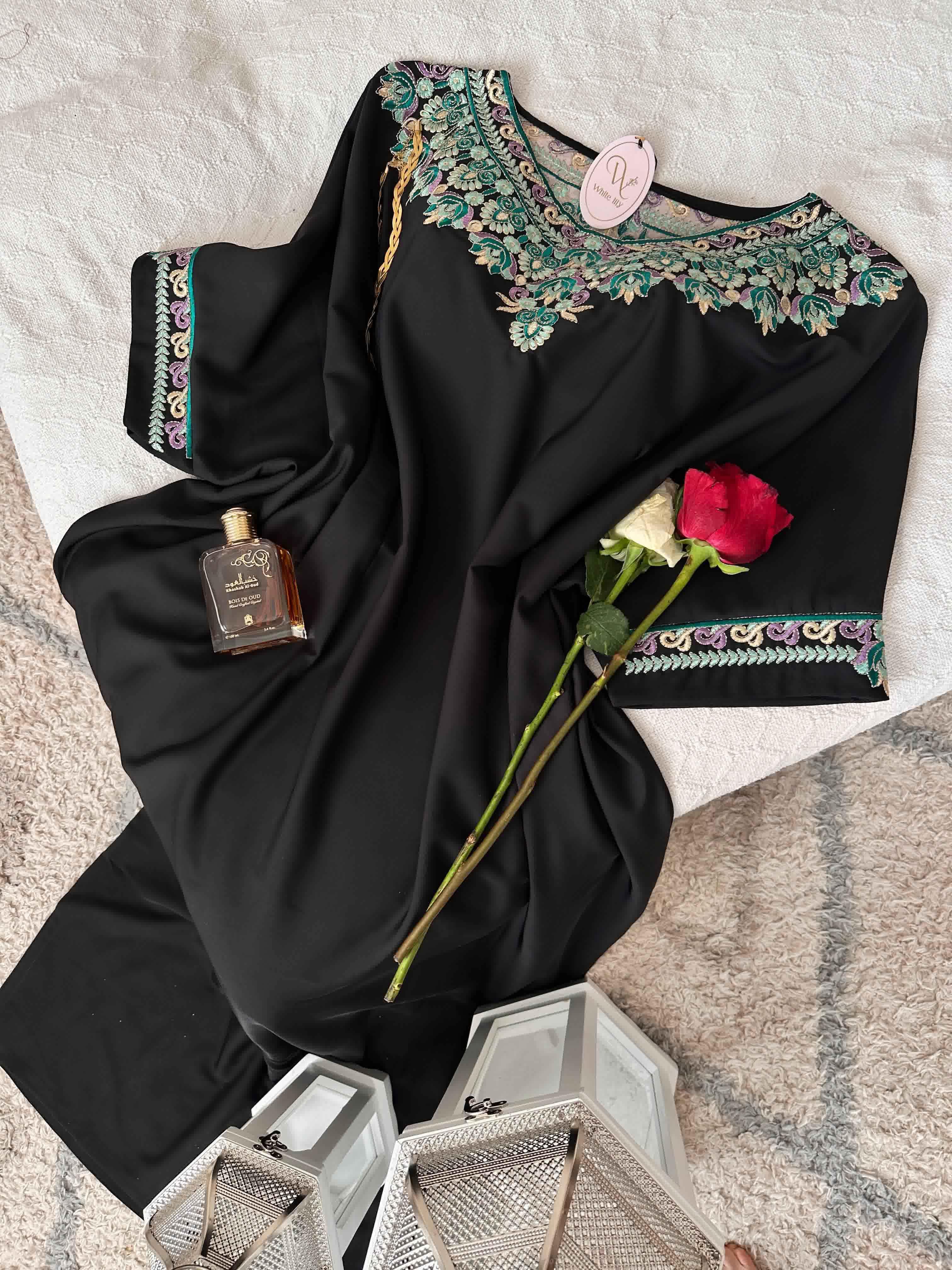 Robe col bateau broderie 