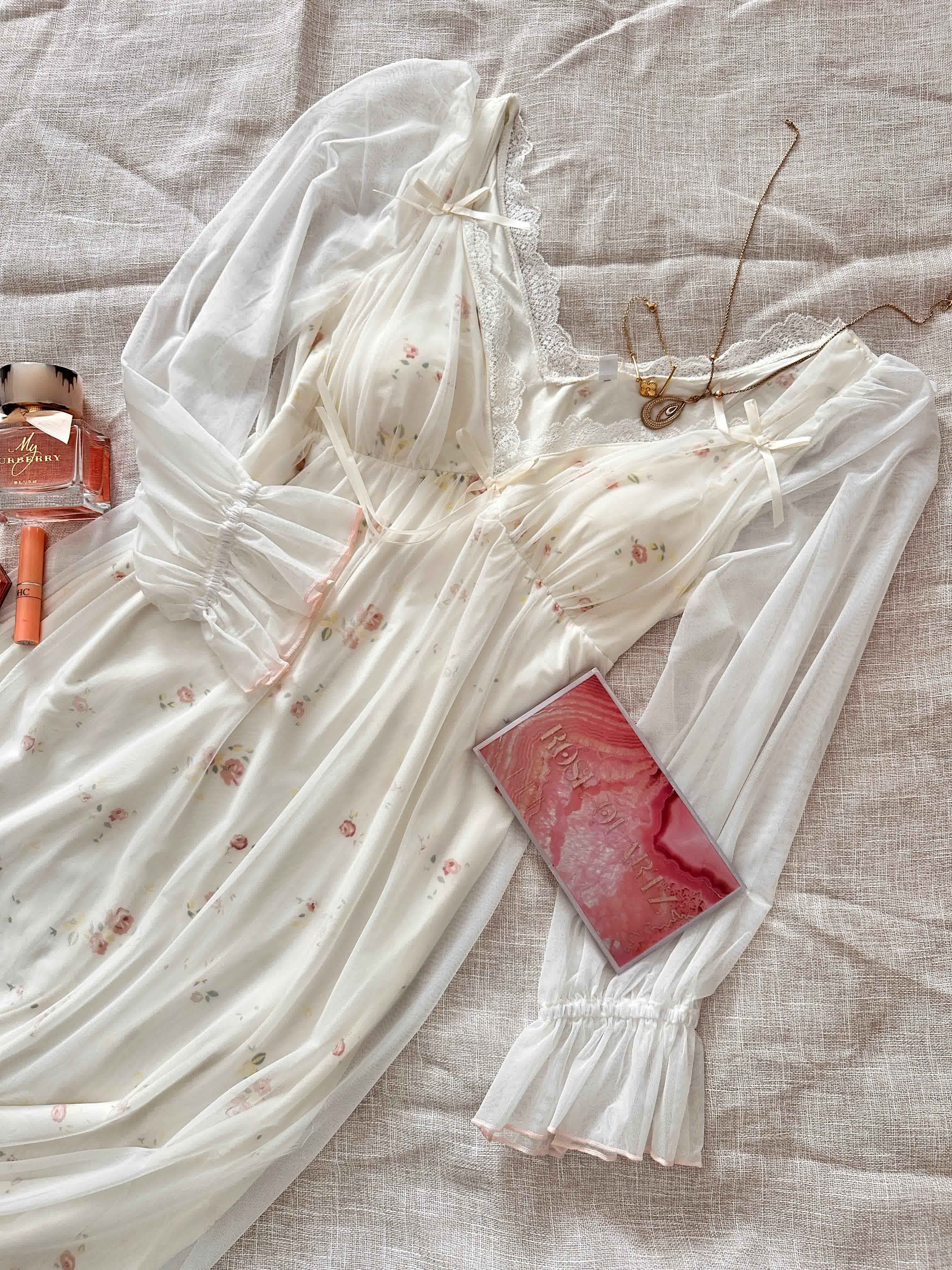 Robe vintage manche transparente 