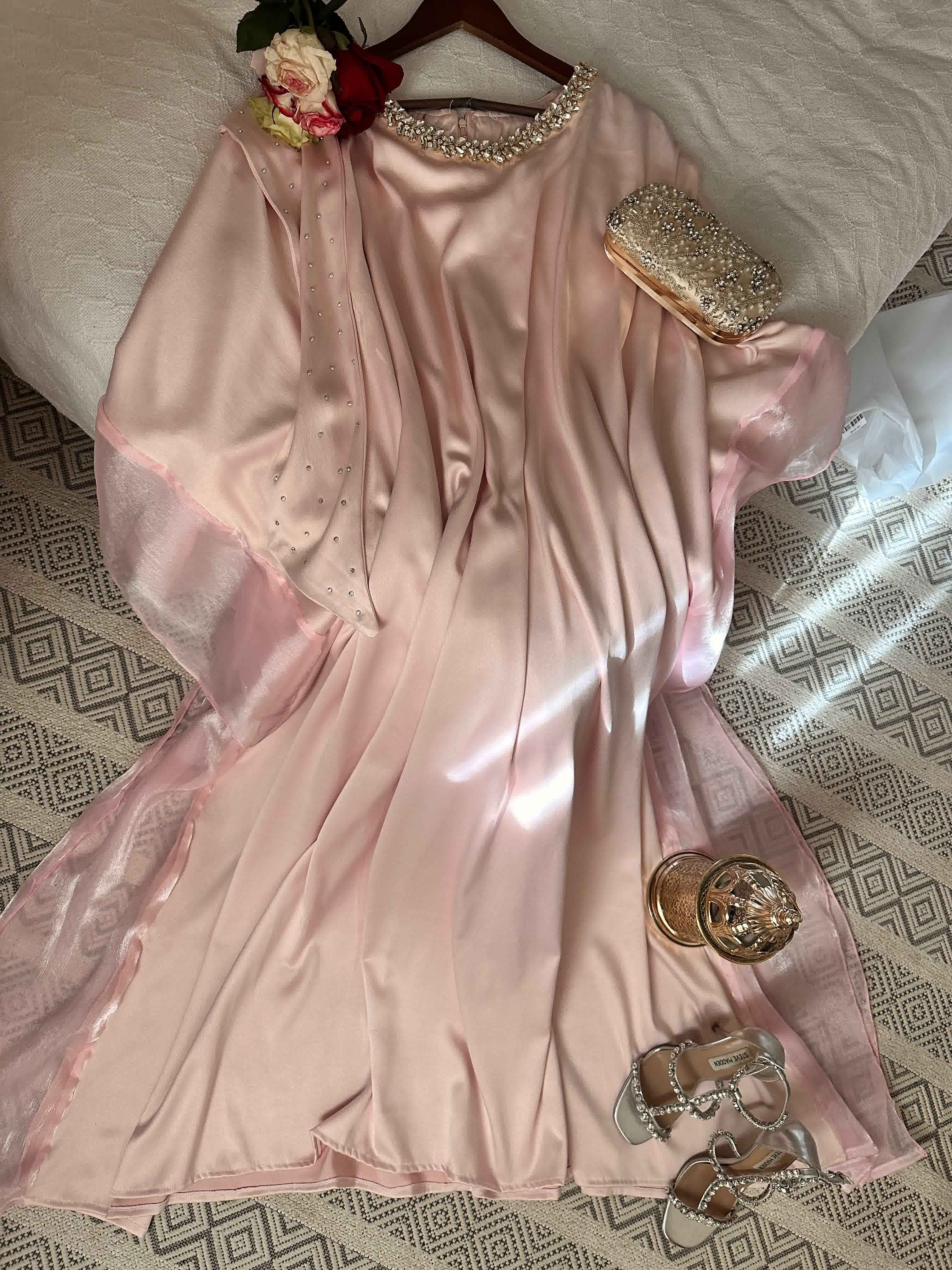 Robe White Lily chauve souris 