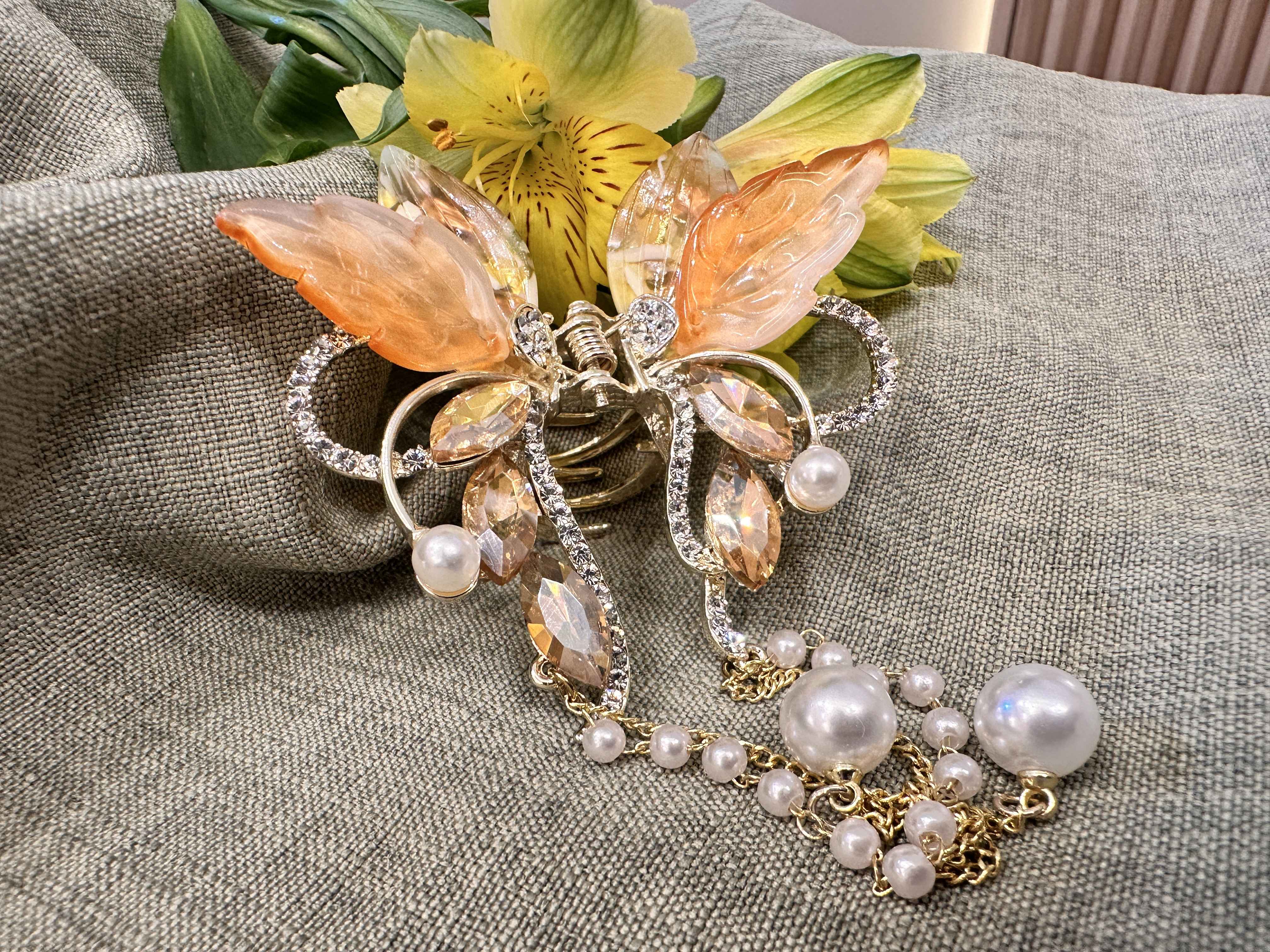 broche papillon perlé 