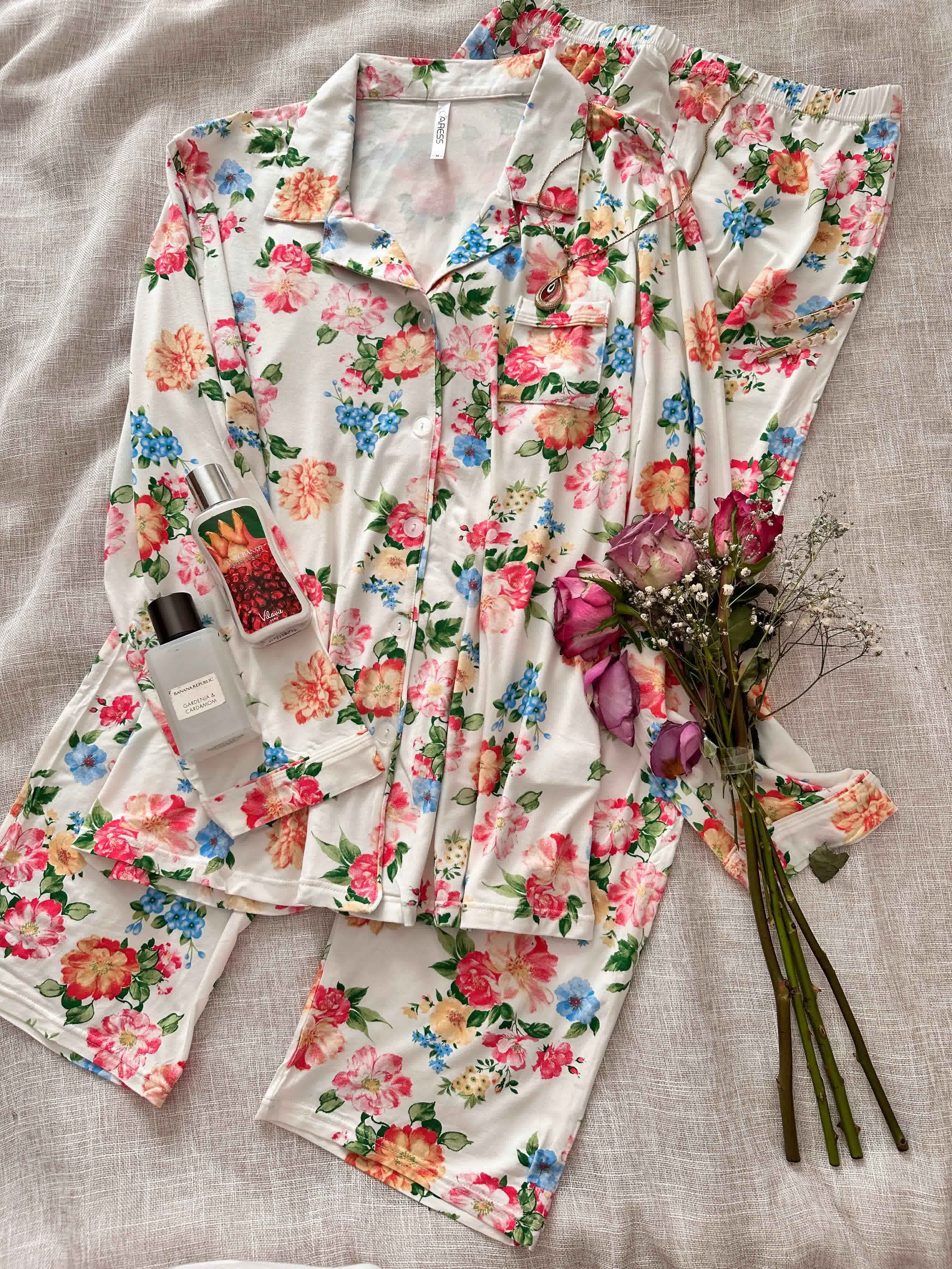 Pyjama caresse bouton fleuri 