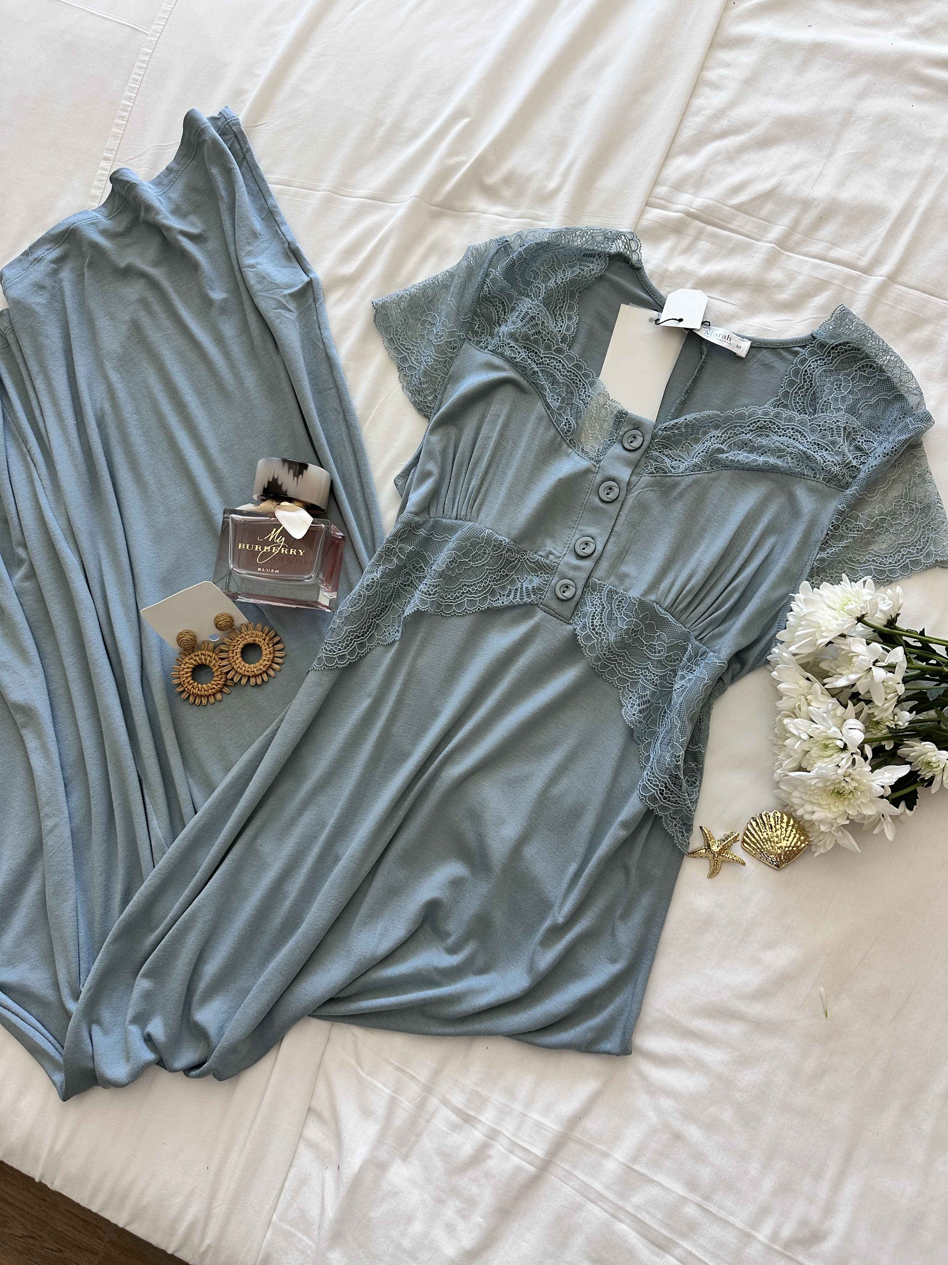 Robe grise boutons avec dentelle 