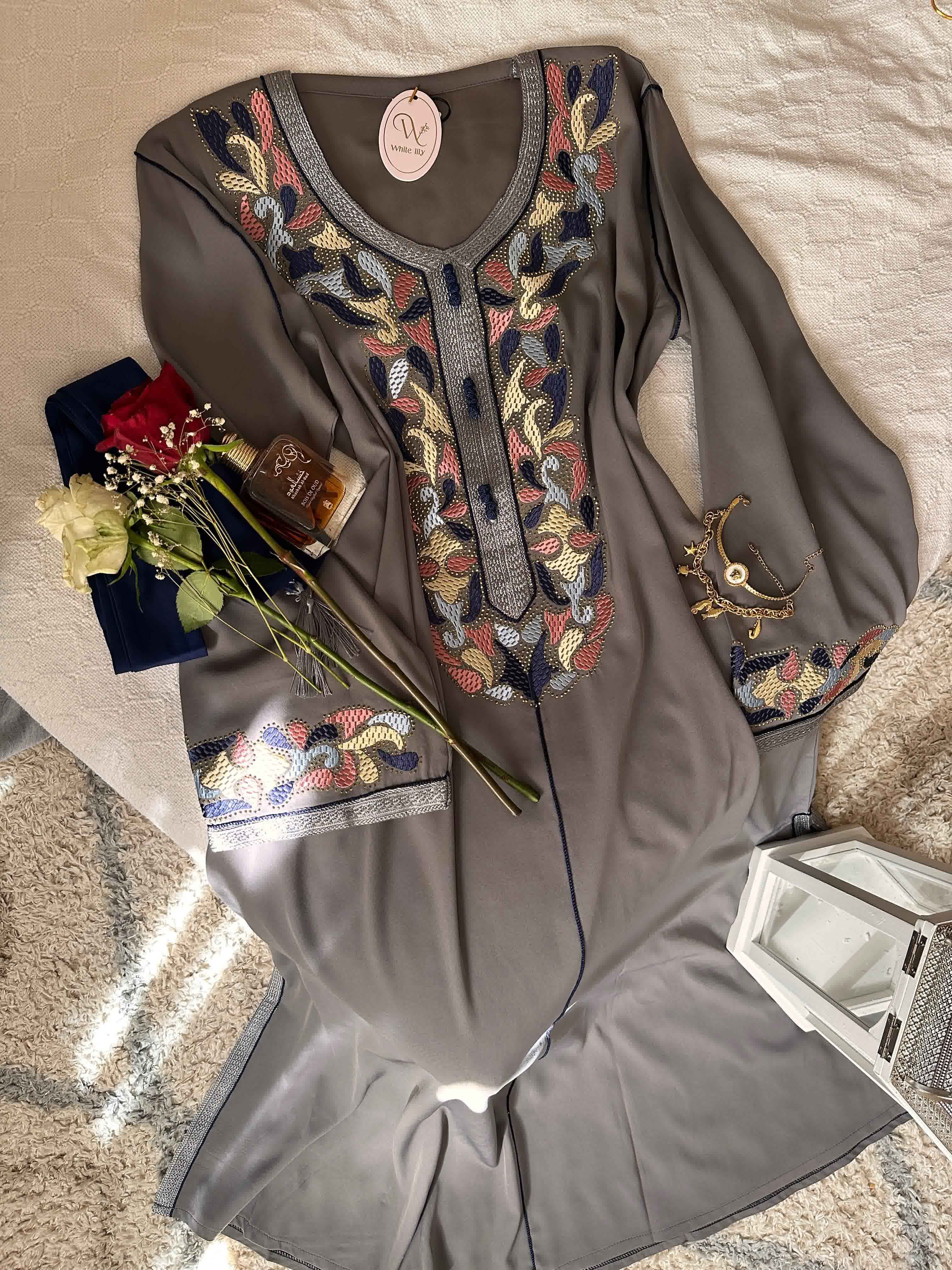 Robe broderie couleur