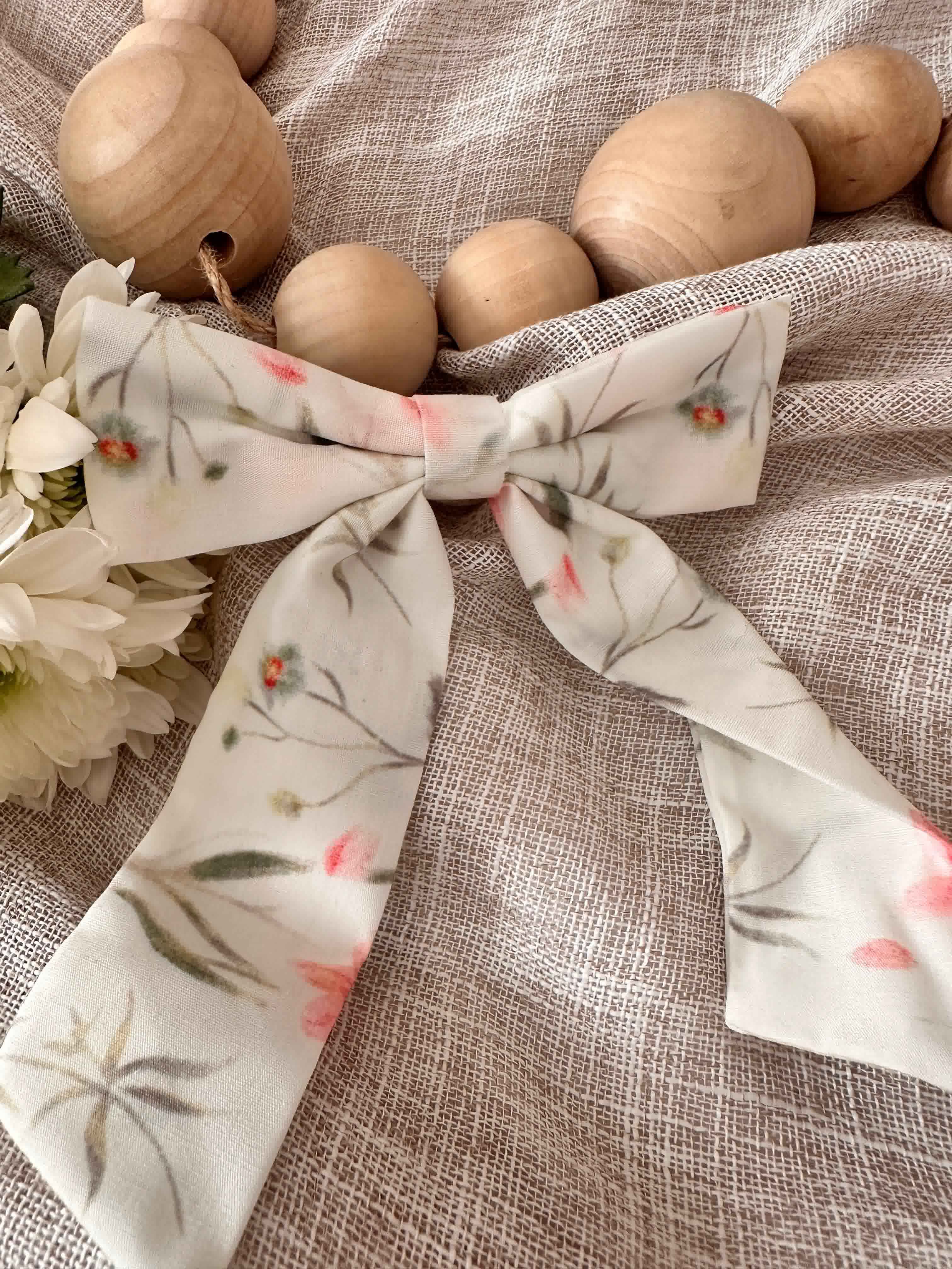 broche papillon fleuri