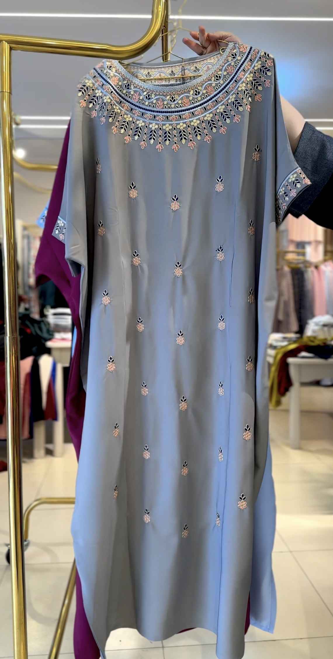 Robe col bateau broderie col et corps 