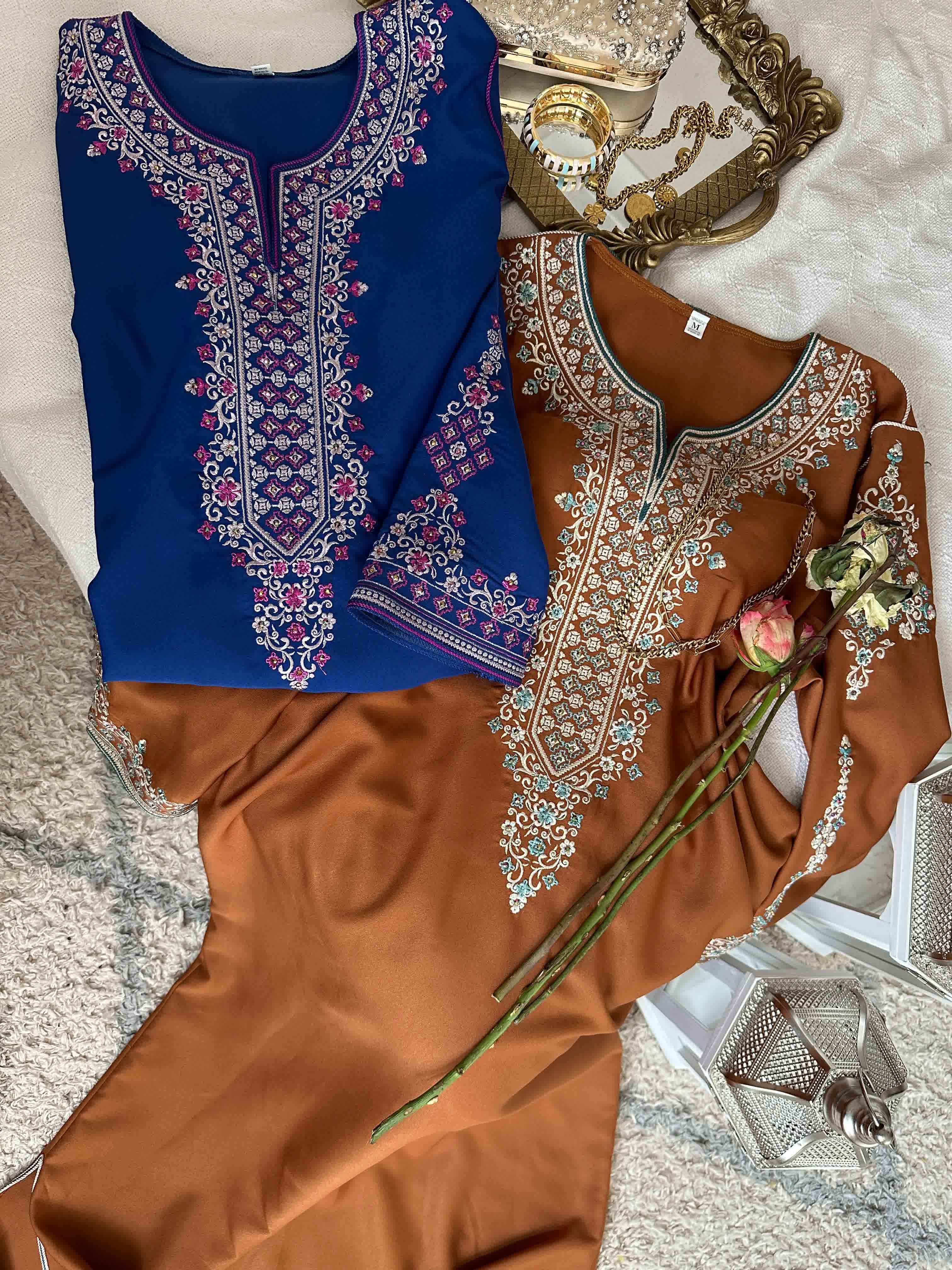 Robe broderie manches complet 