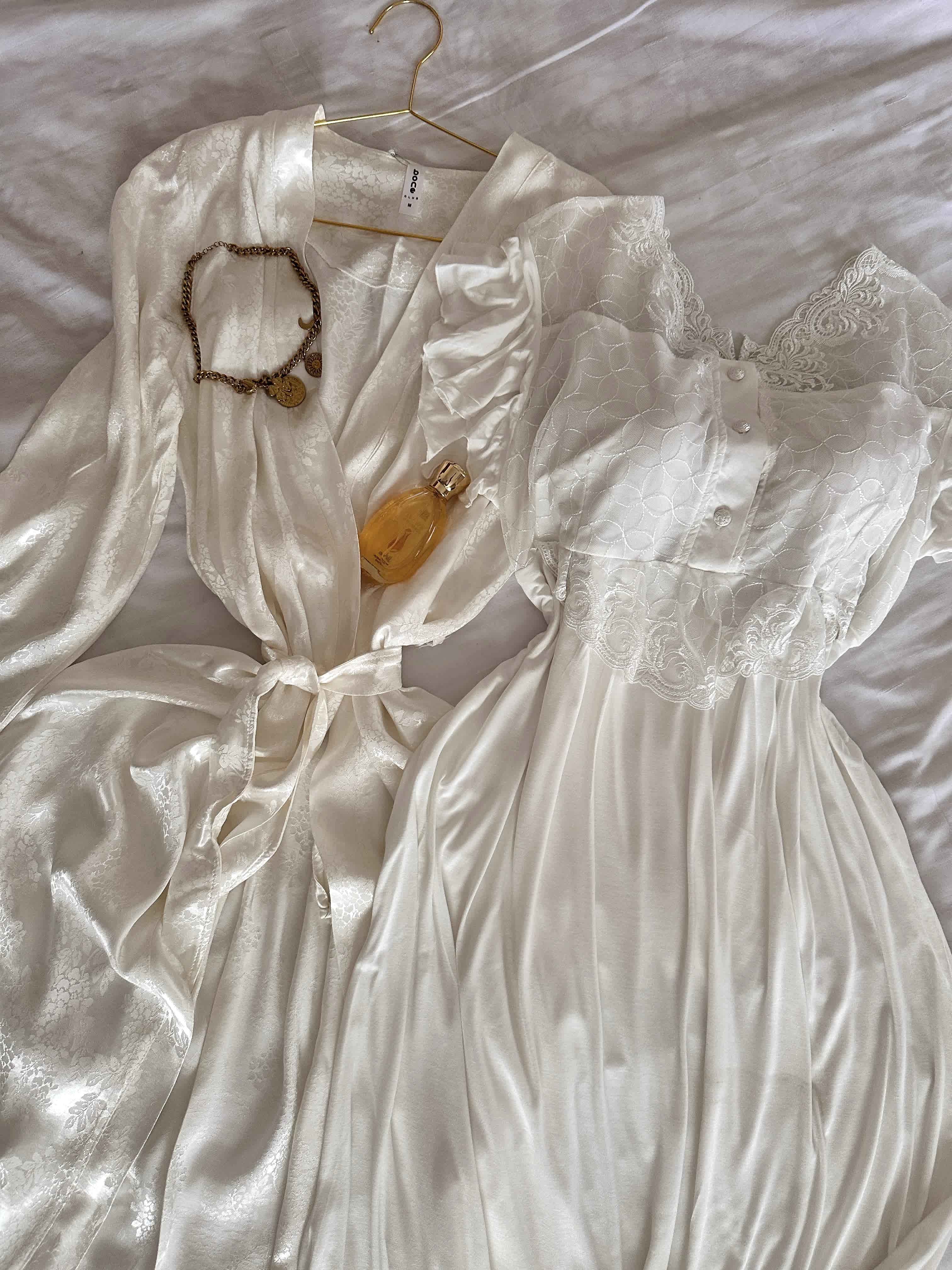 Deshabillé Bone satin 