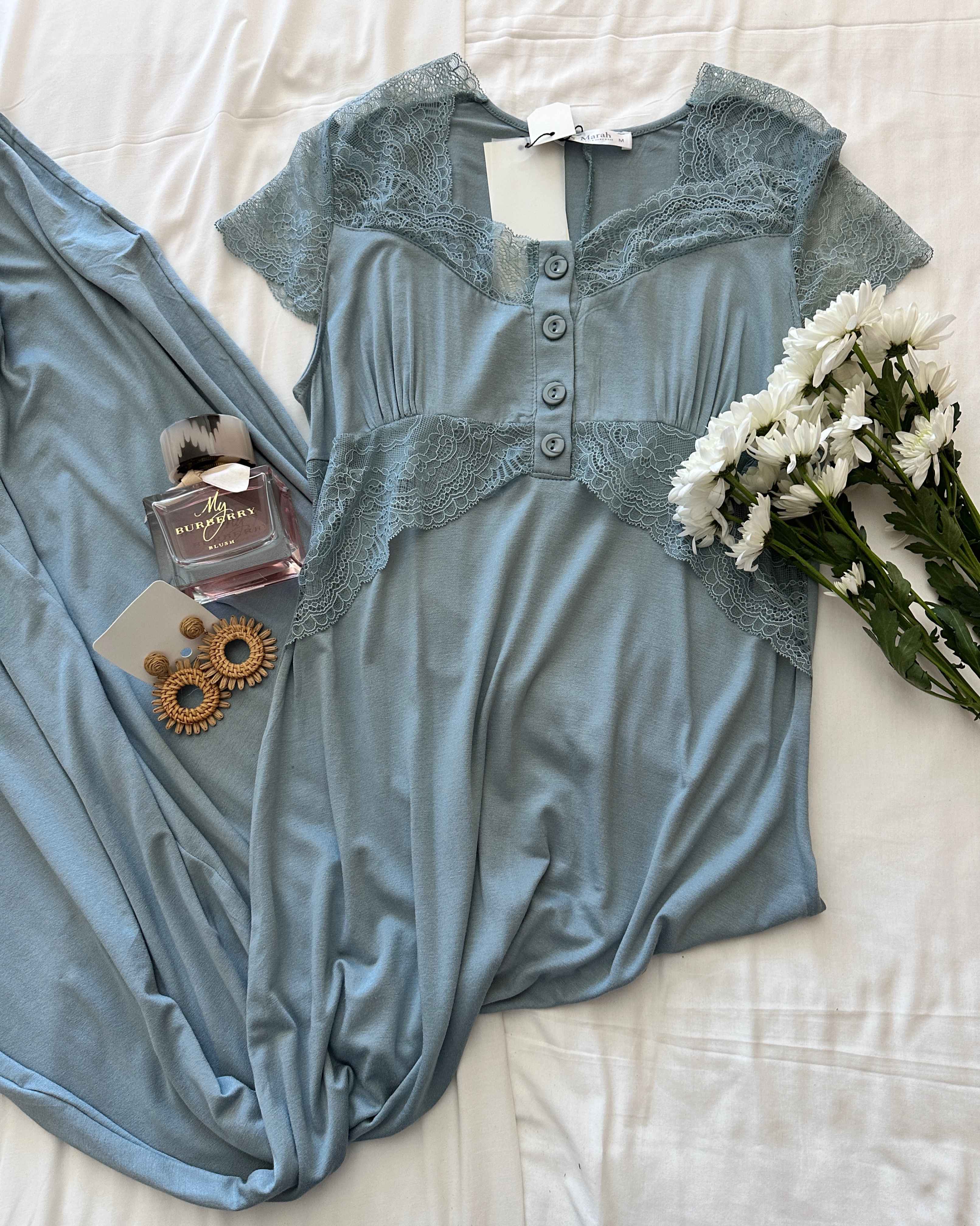 Robe grise boutons avec dentelle 