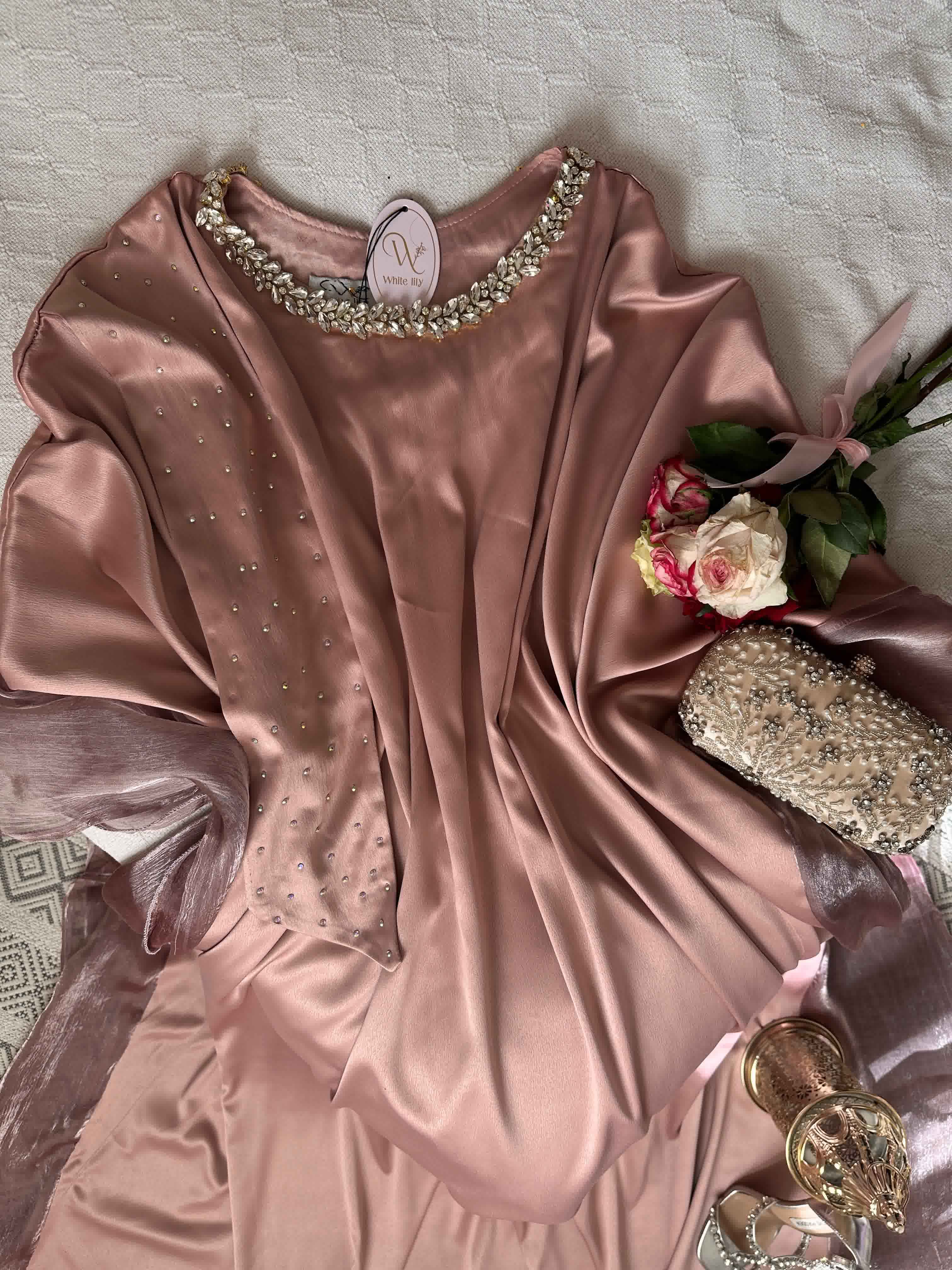 Robe White Lily chauve souris 