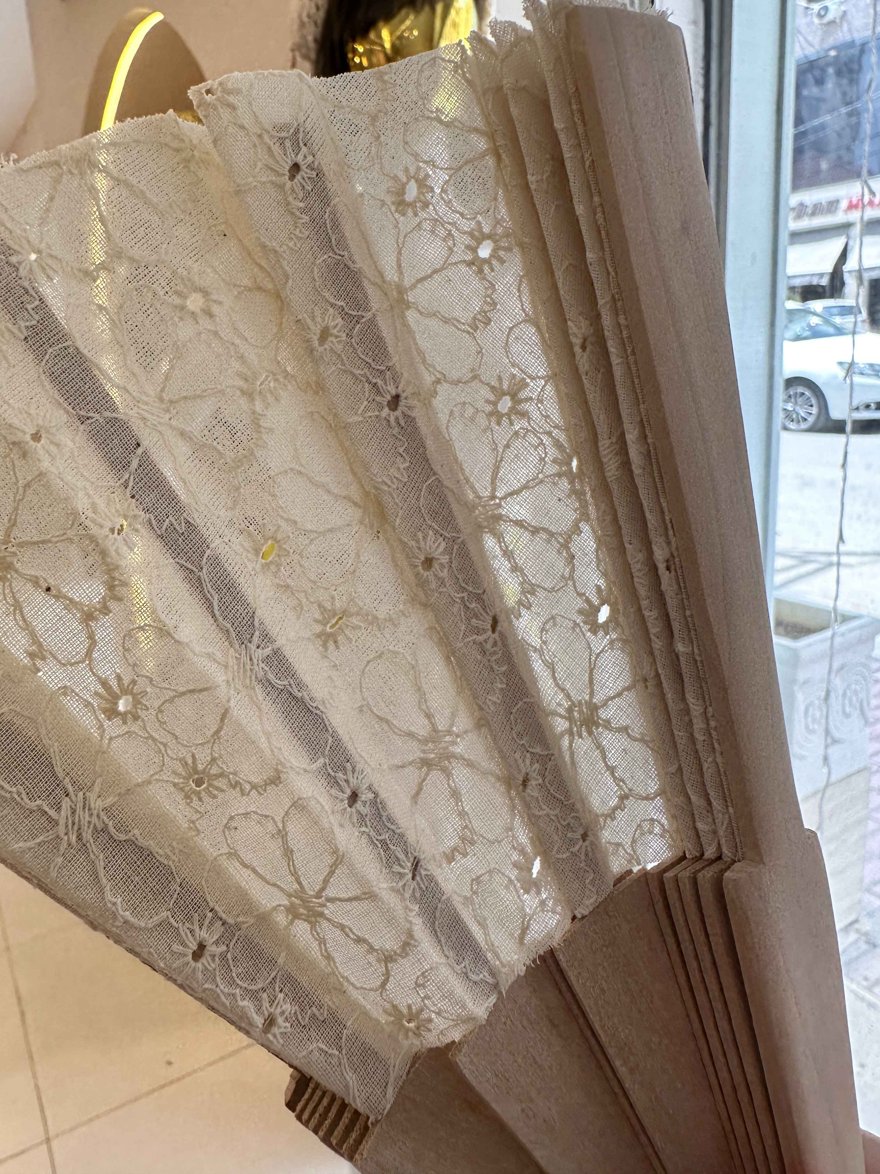ventaille broderie anglaise 