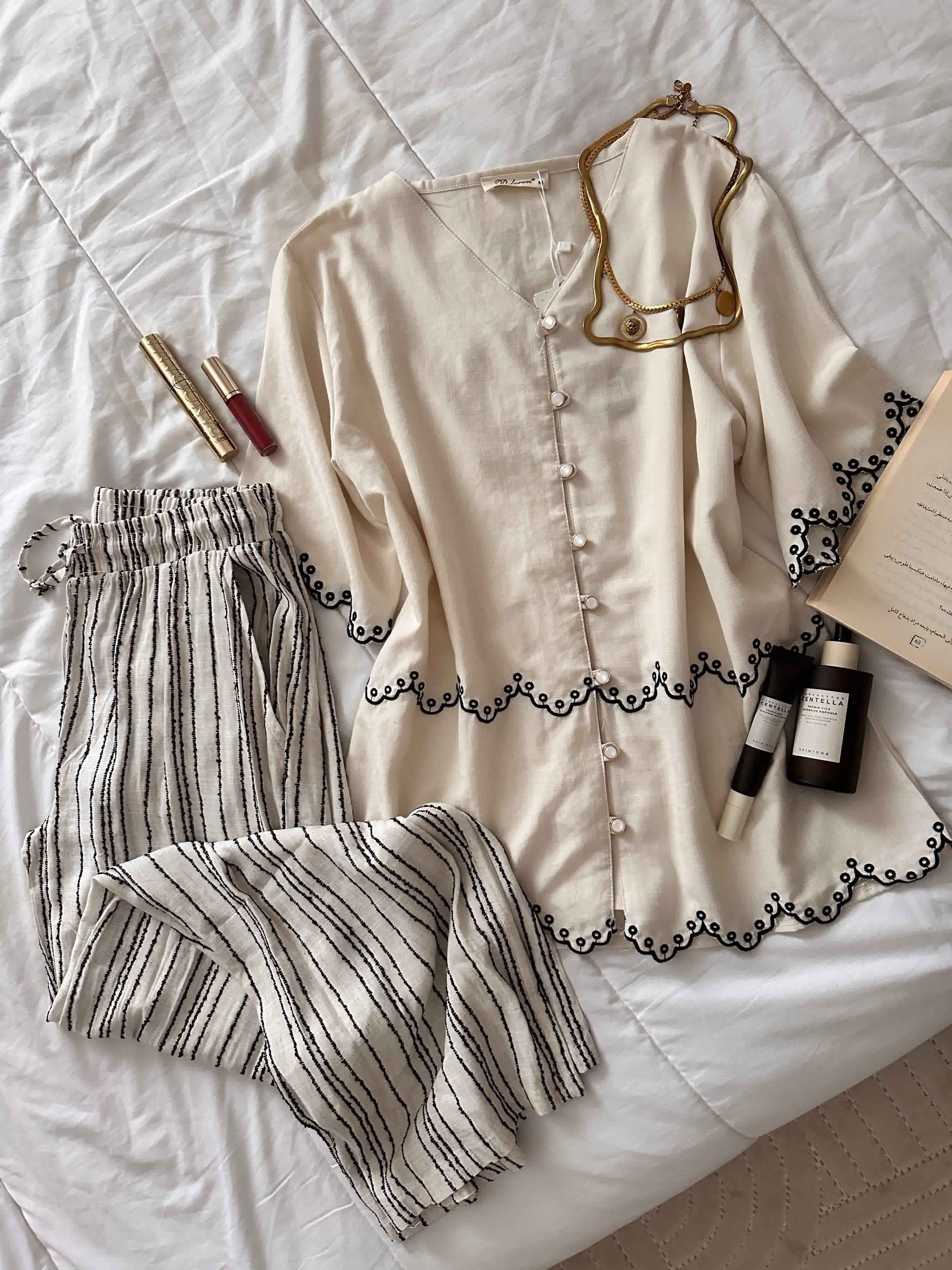 Homewear beige broderie noire 