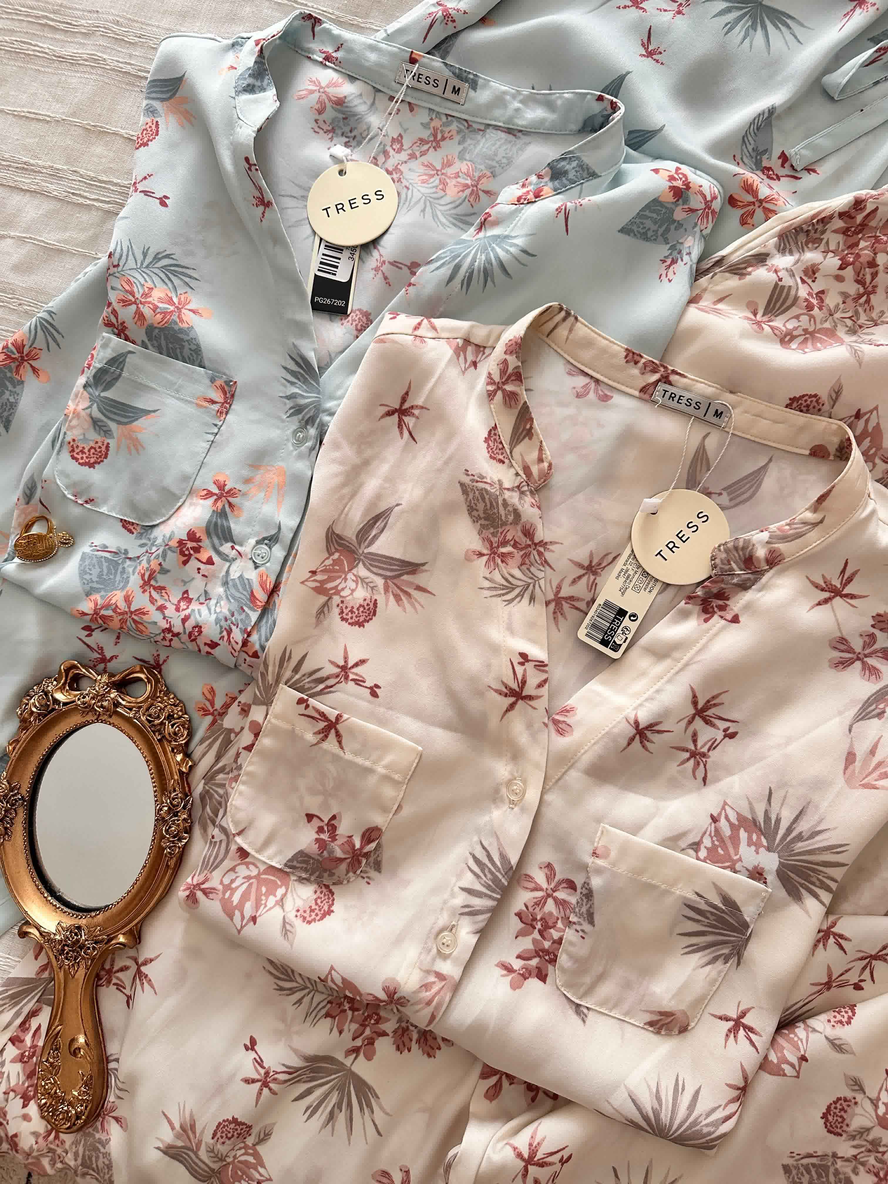 Pyjama satin bleu/brige fleuri 