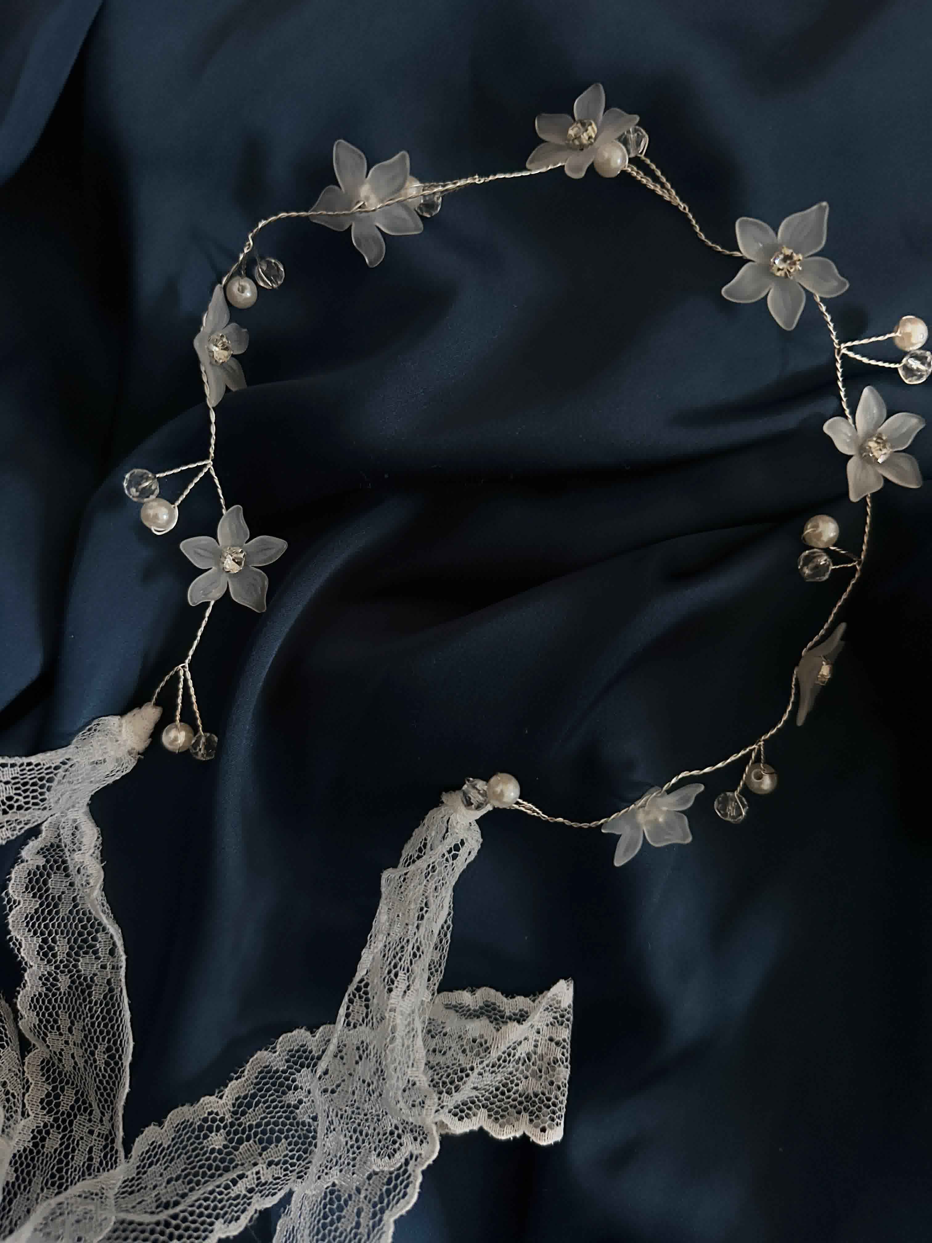 Serre tete dentelle/perles 