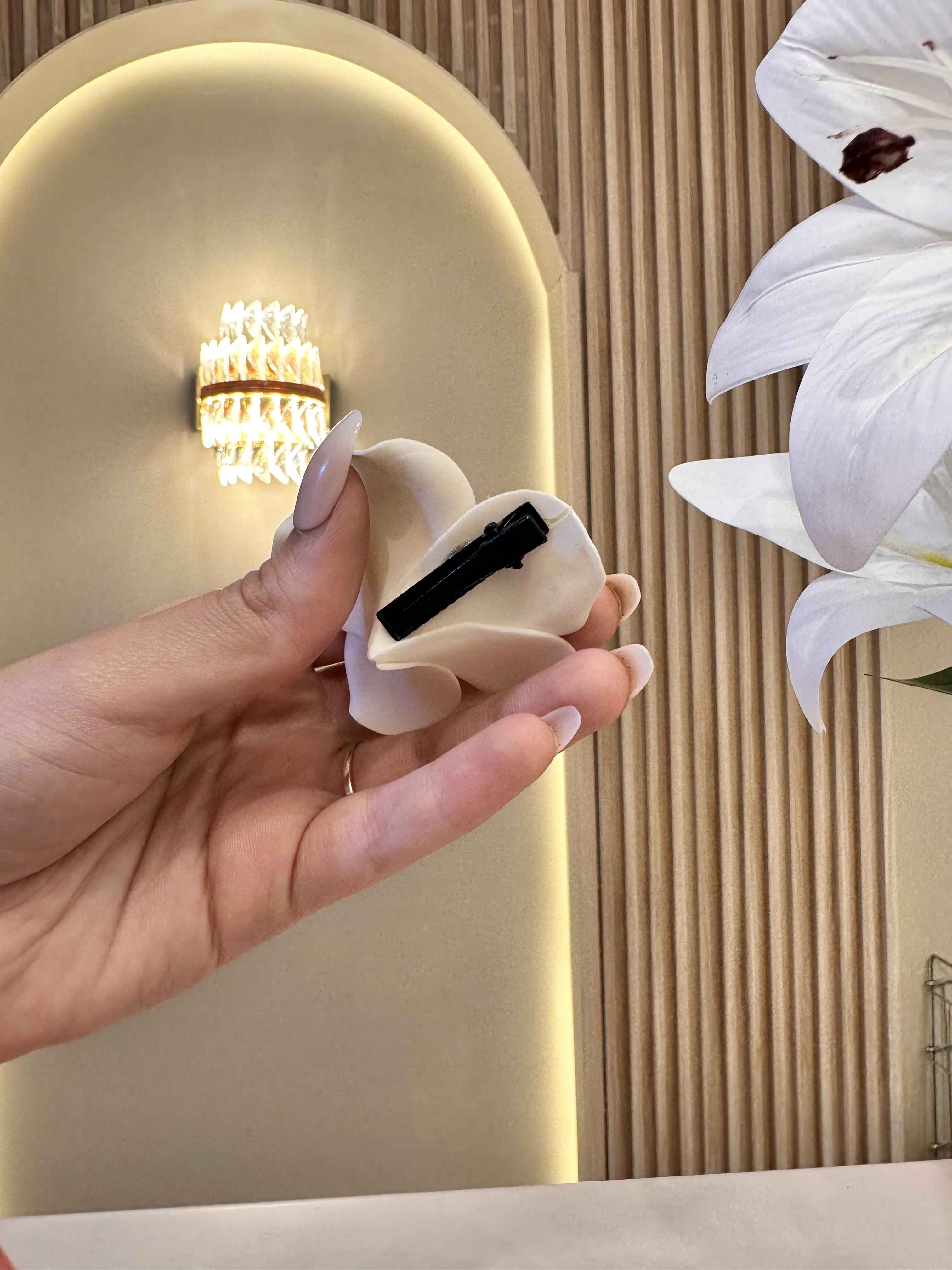 Pince à cheveux lily jaune 