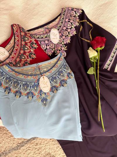 Robe col bateau broderie