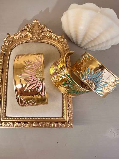 bracelet doré desin floral